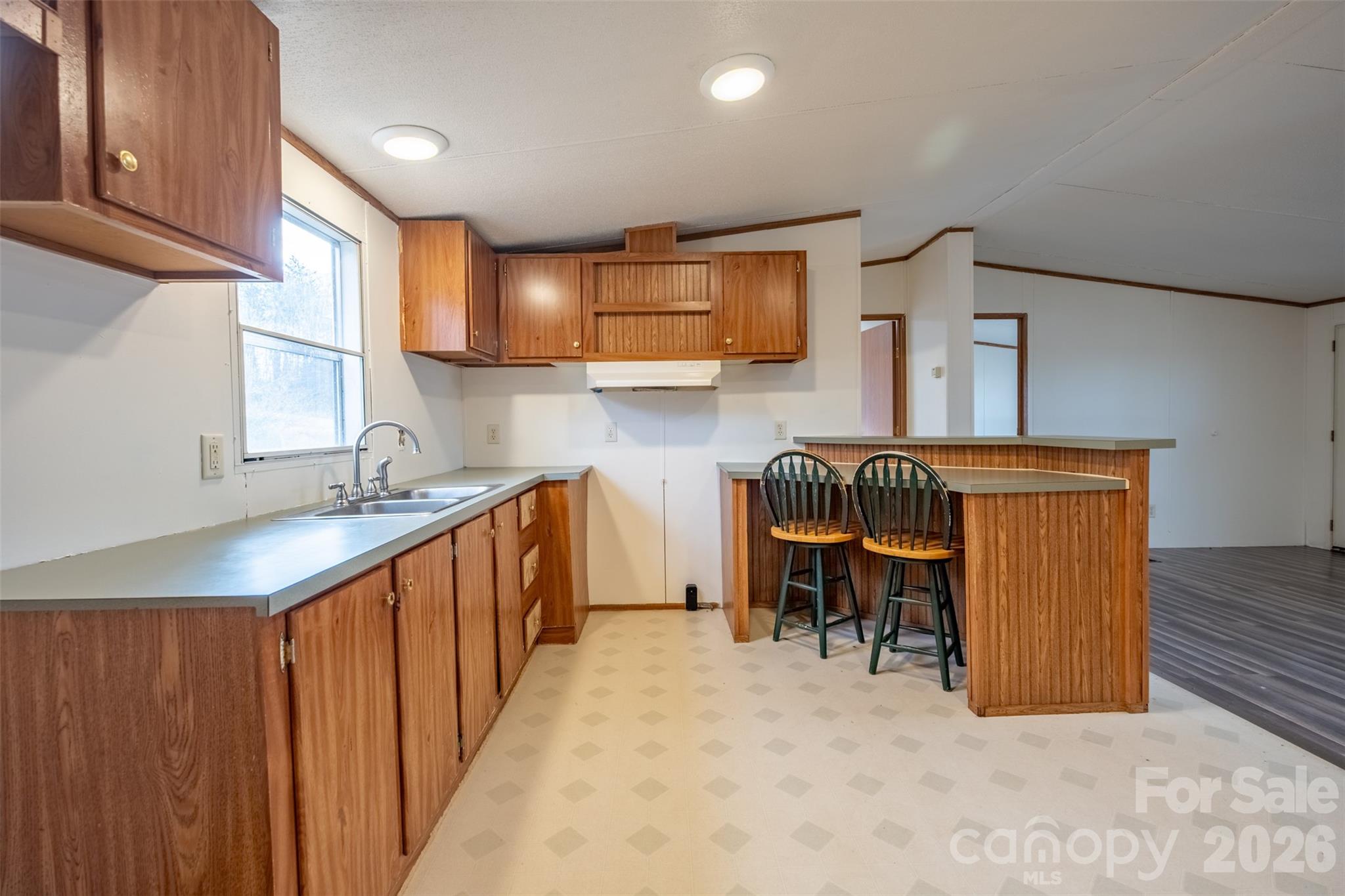 1305 Thunder Run Road — Boonville