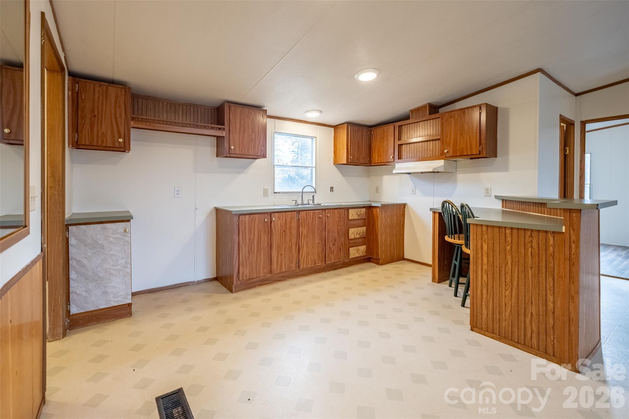 1305 Thunder Run Road — Boonville