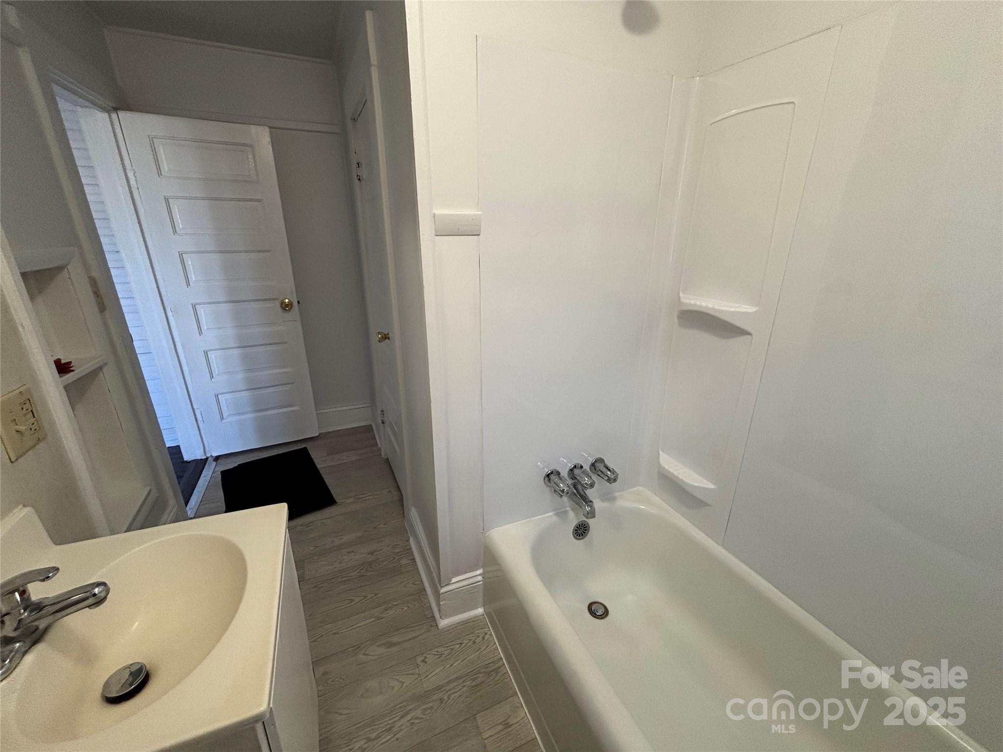 142 26th Street SW — Hickory