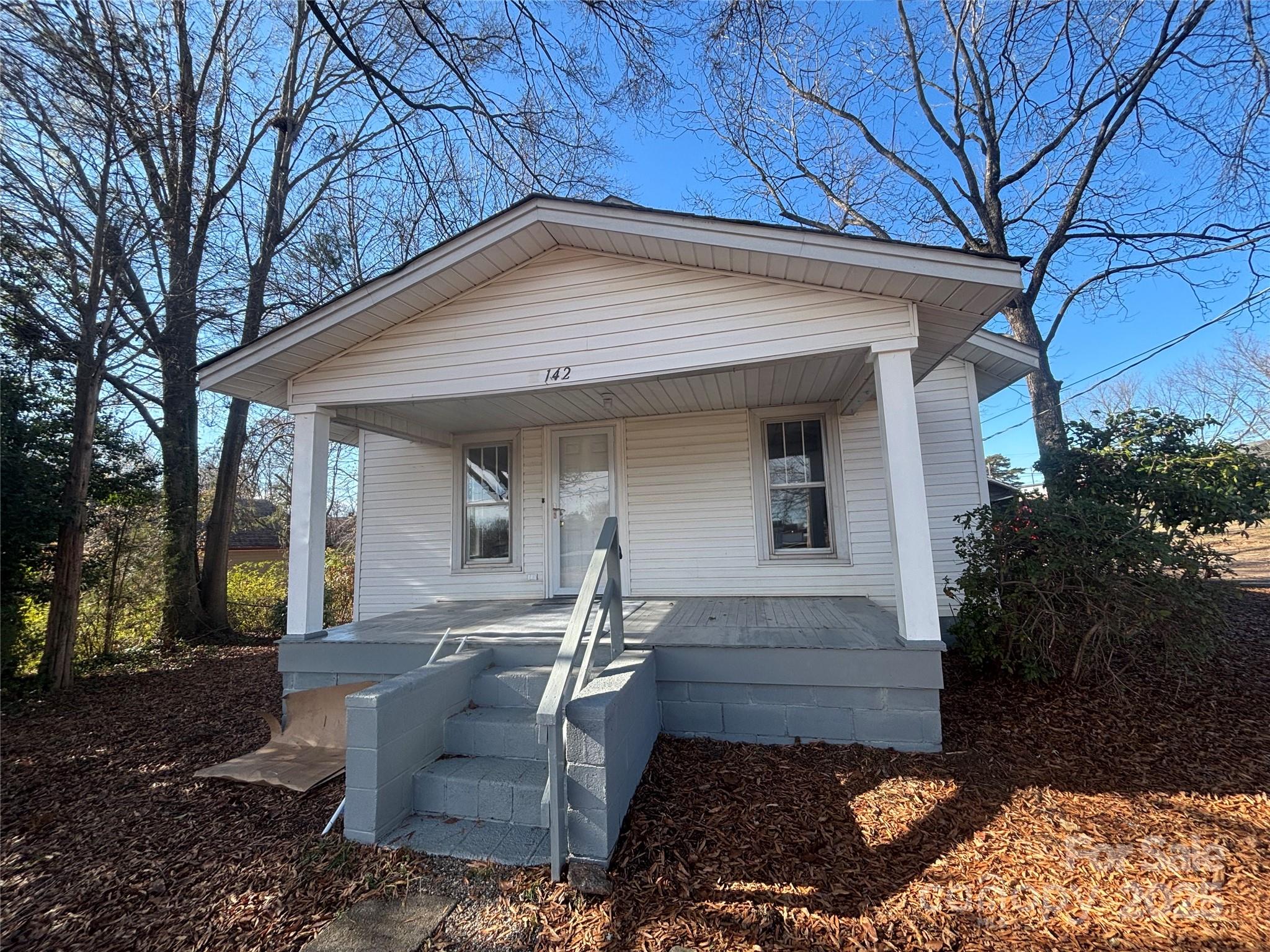142 26th Street SW — Hickory