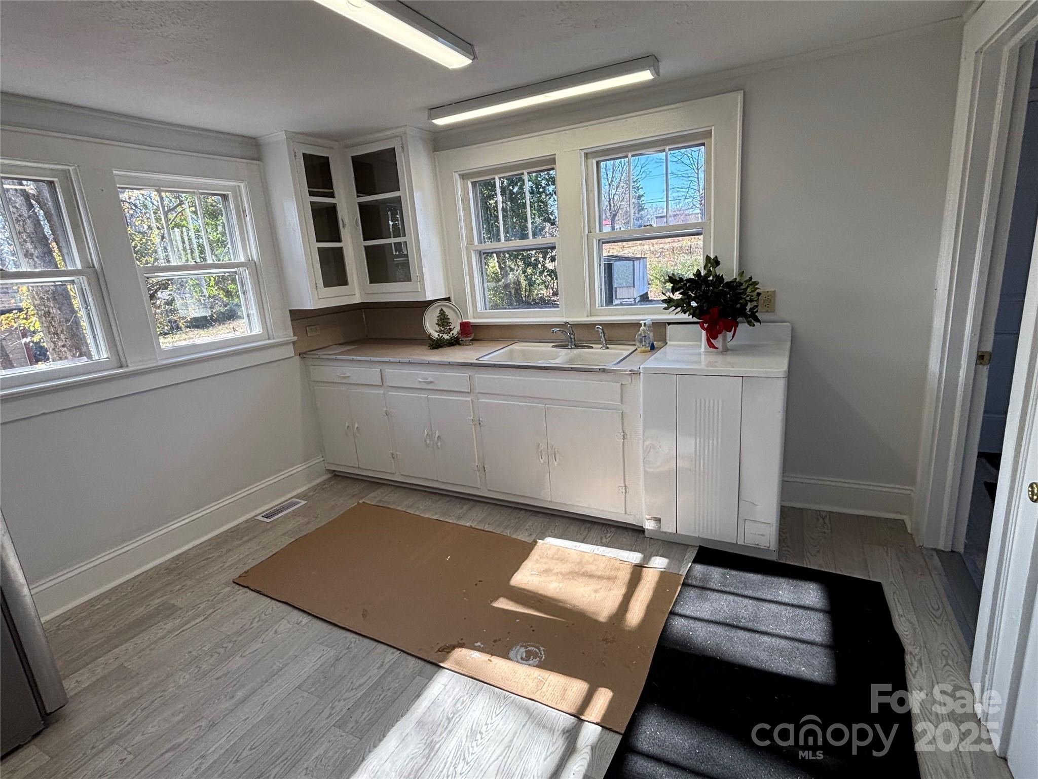 142 26th Street SW — Hickory