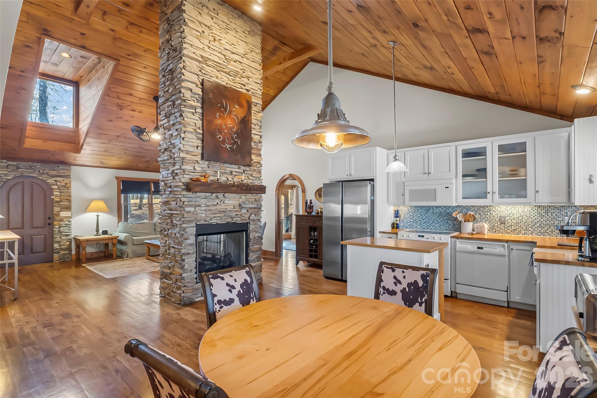 525 Mossy Oak Trail — Nebo