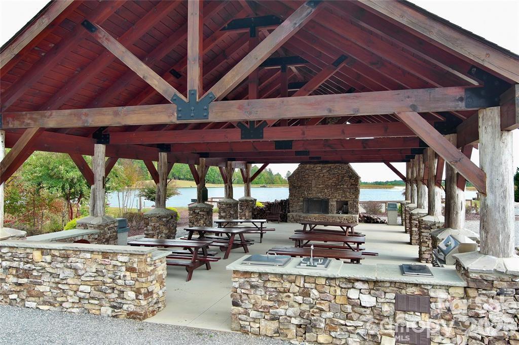 525 Mossy Oak Trail — Nebo