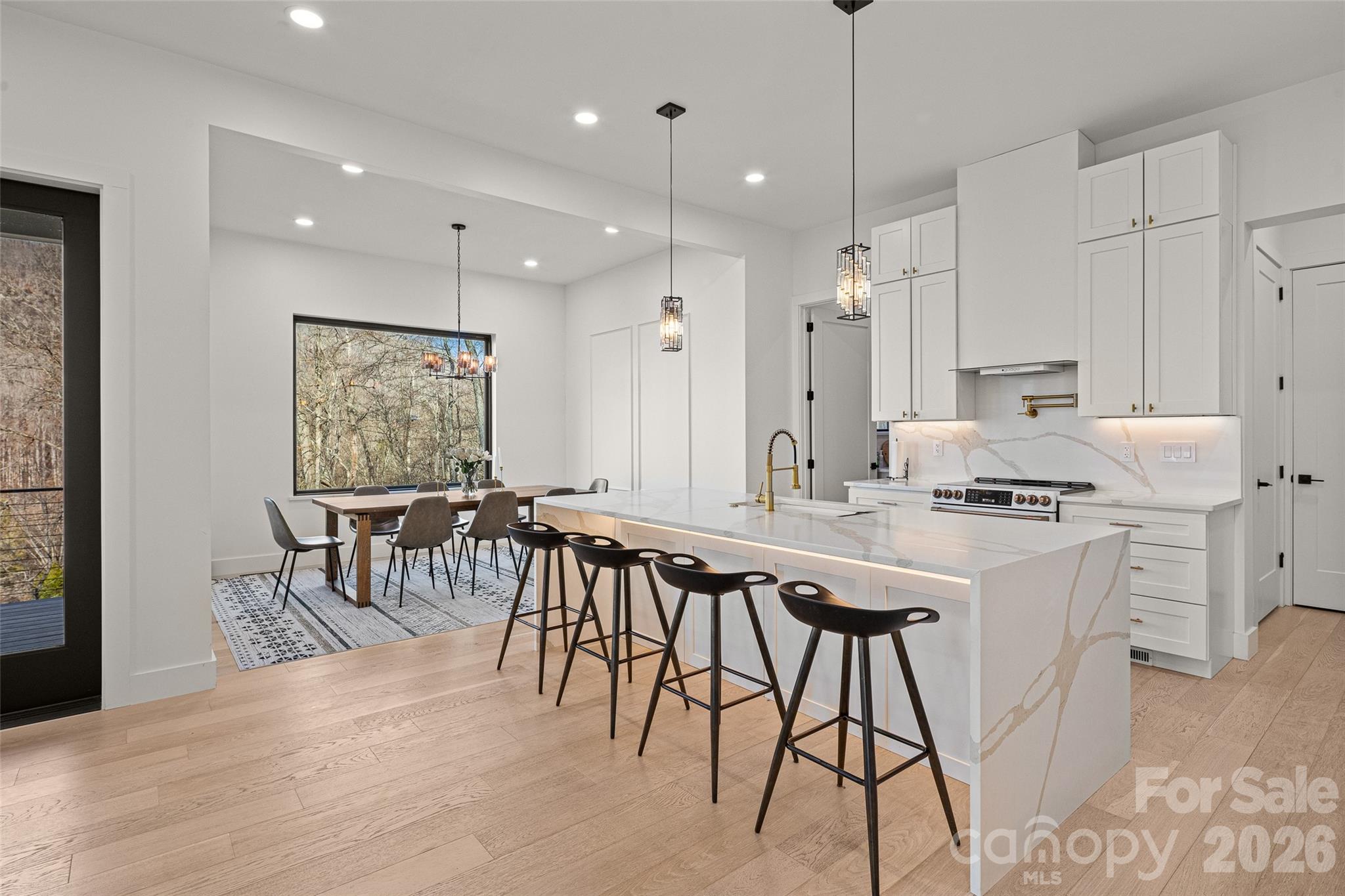 22 Chesten Mountain Drive — Asheville