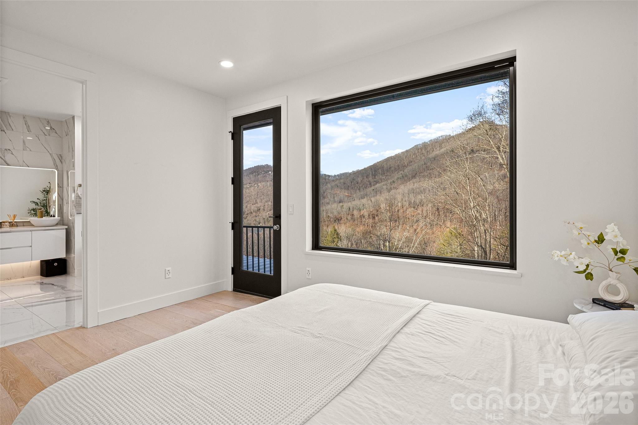22 Chesten Mountain Drive — Asheville