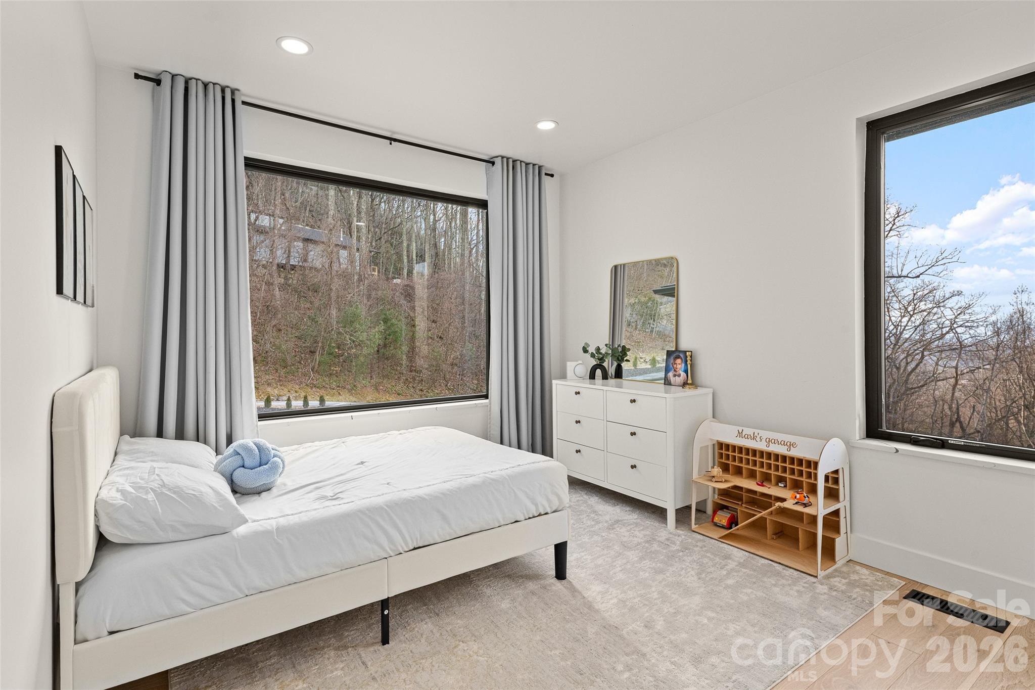 22 Chesten Mountain Drive — Asheville