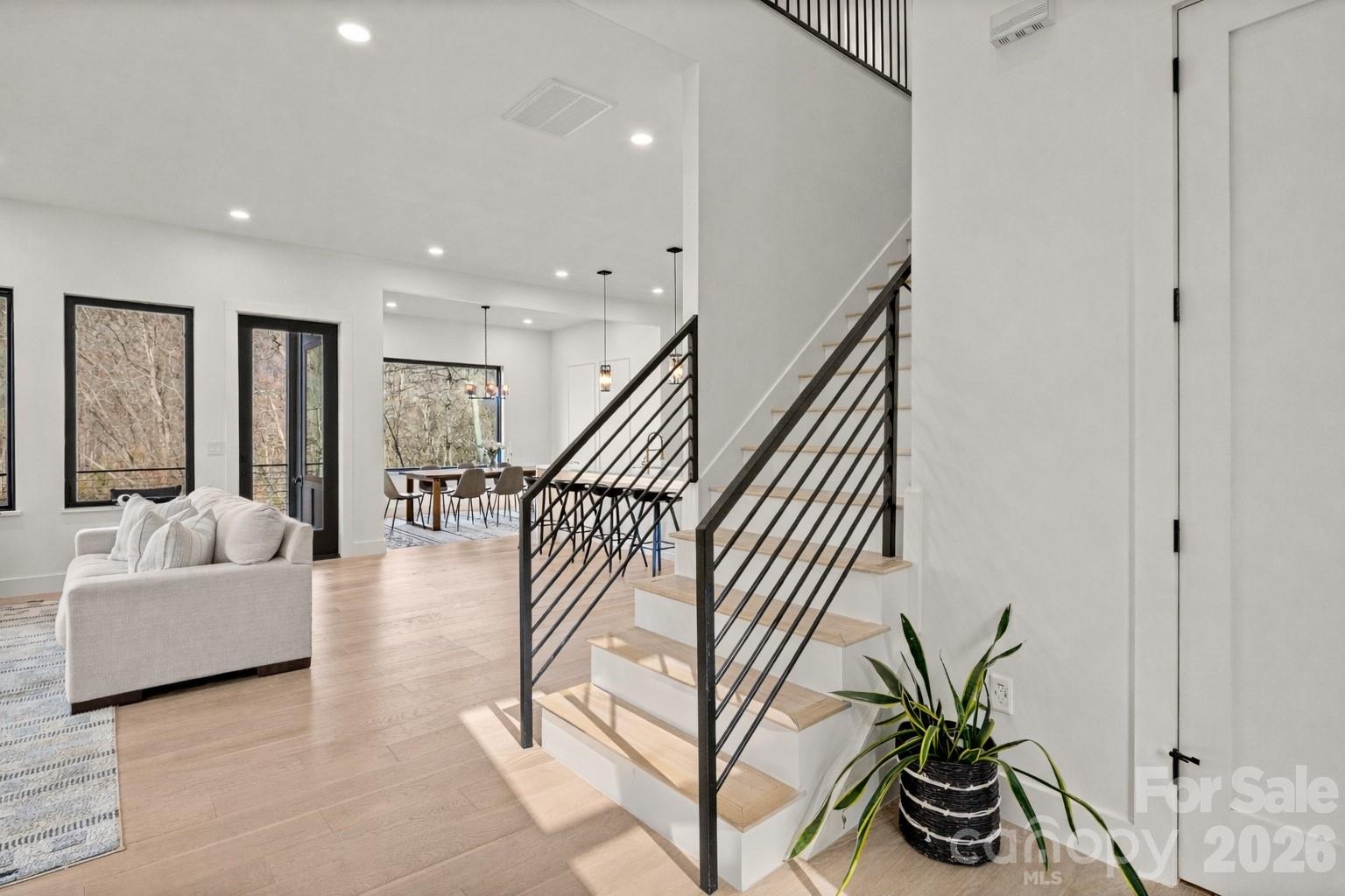 22 Chesten Mountain Drive — Asheville