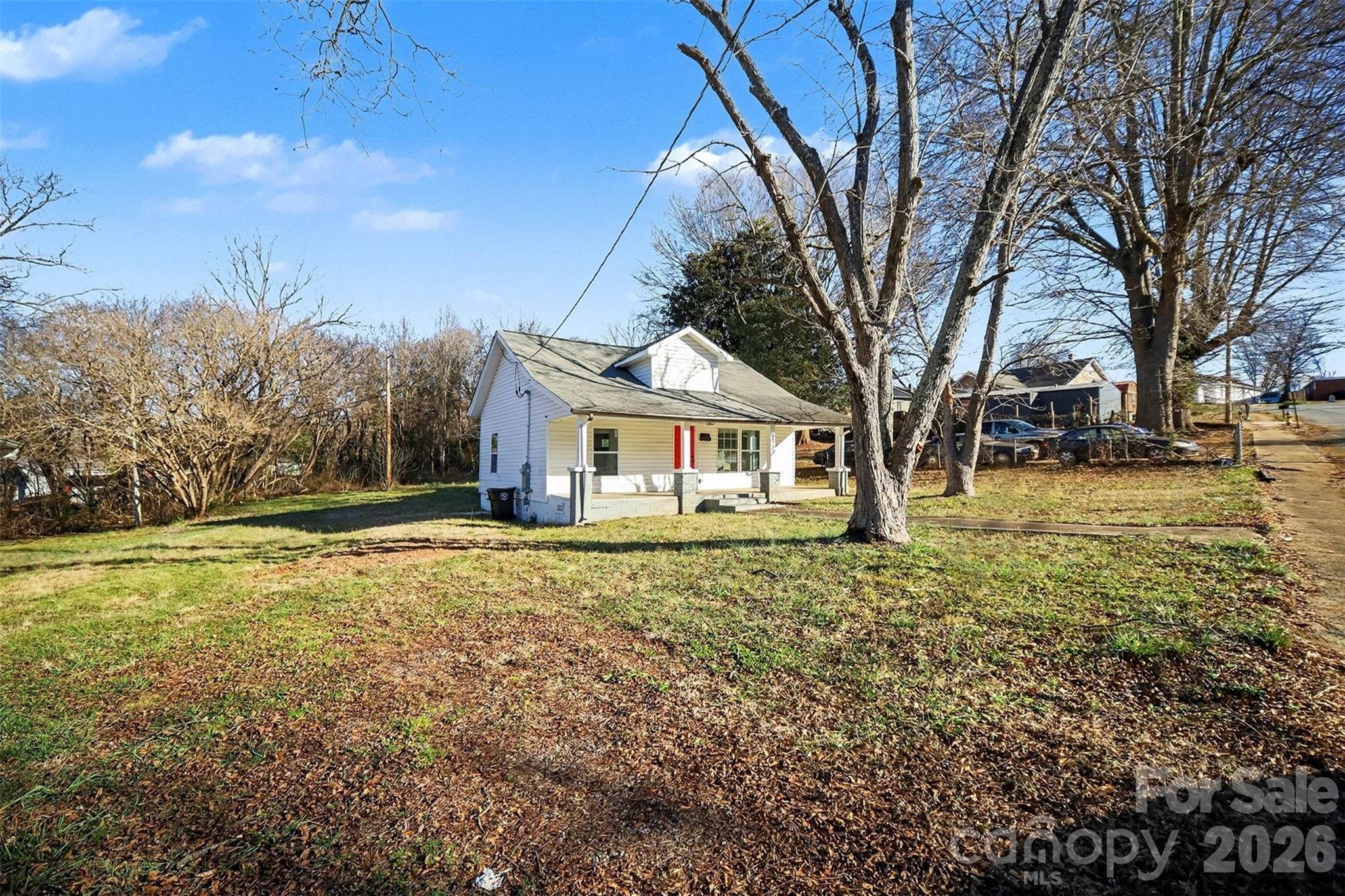 612 E E Street — Newton