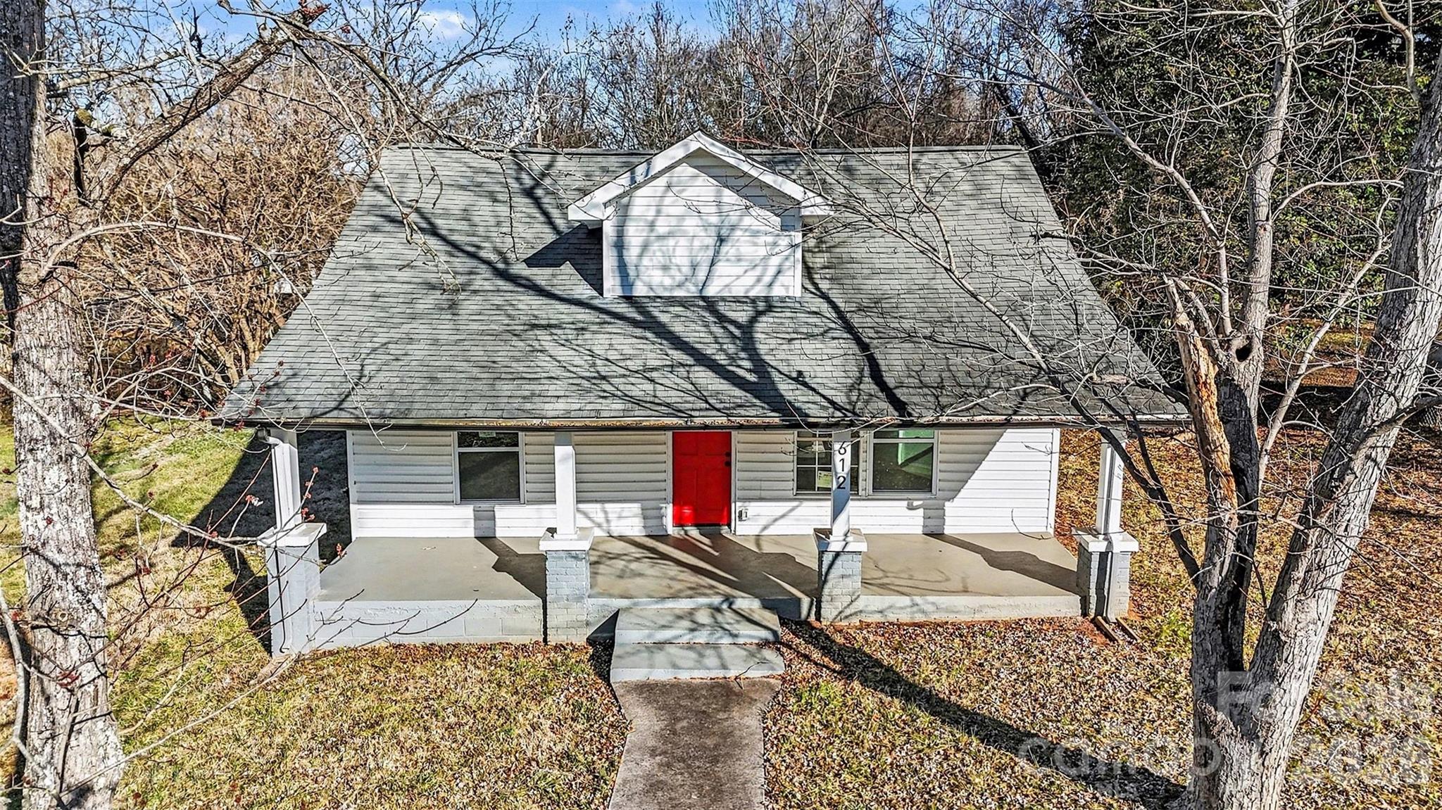 612 E E Street — Newton
