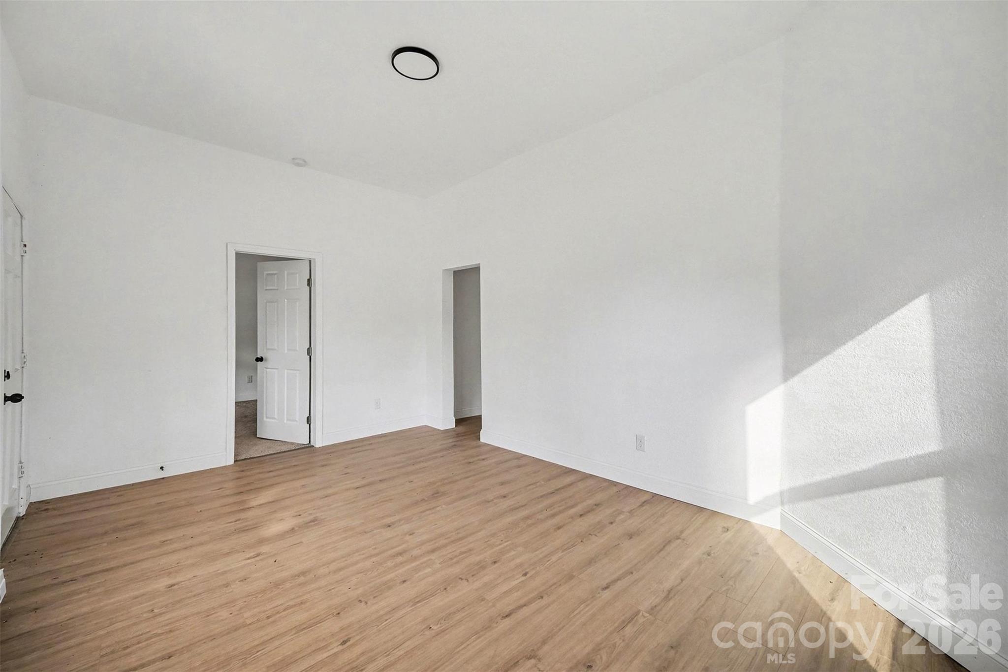 612 E E Street — Newton