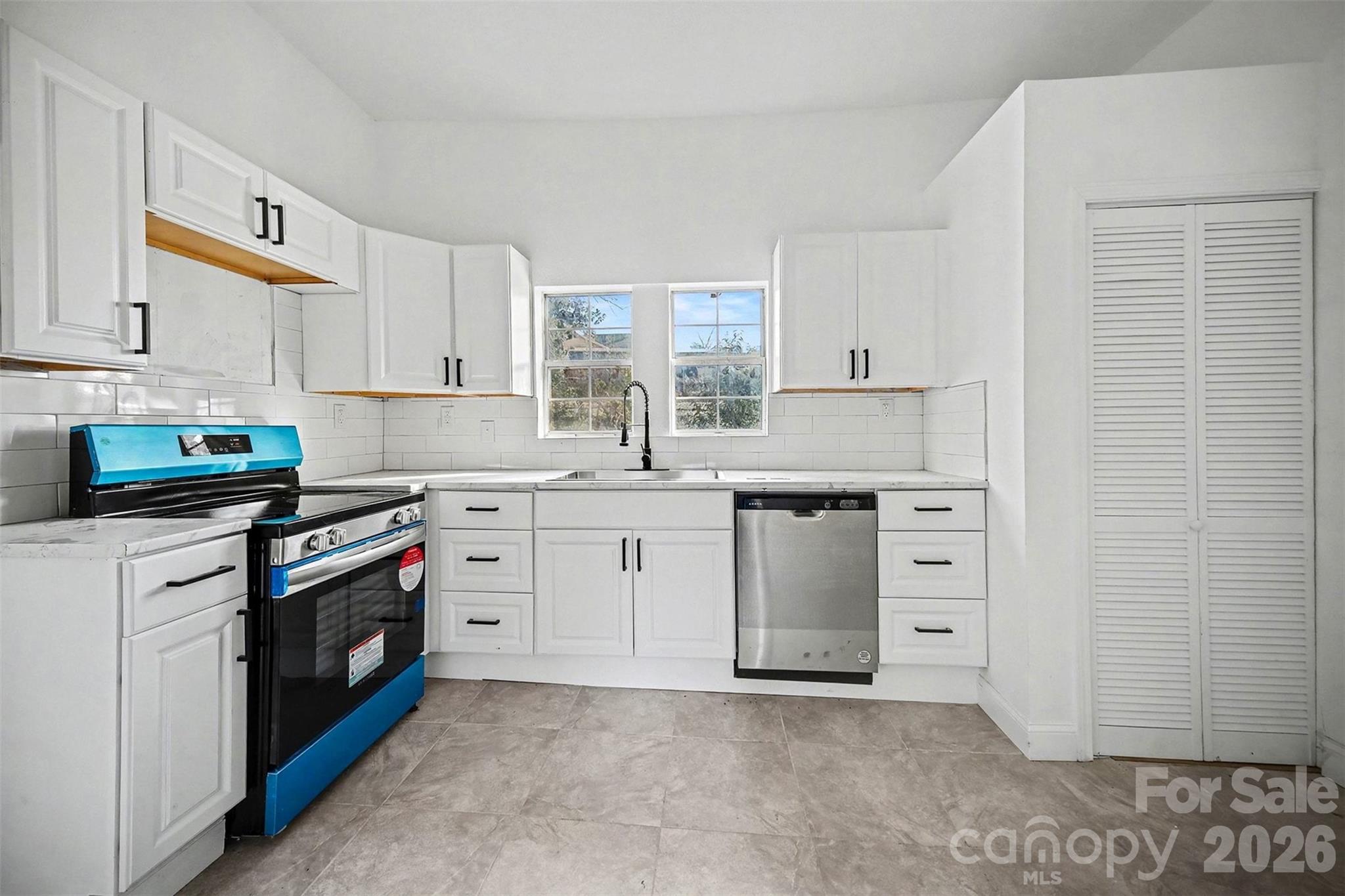 612 E E Street — Newton