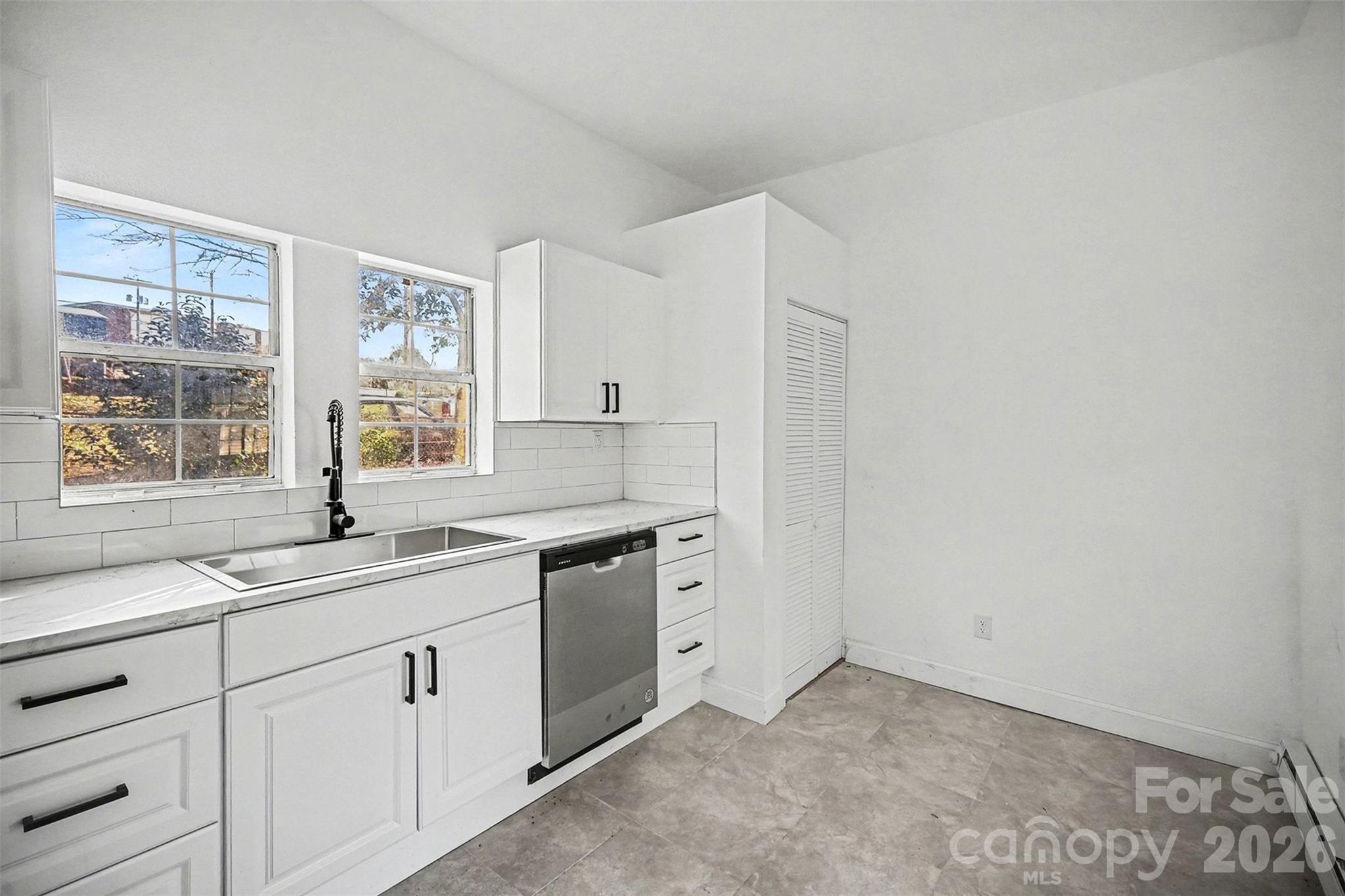 612 E E Street — Newton