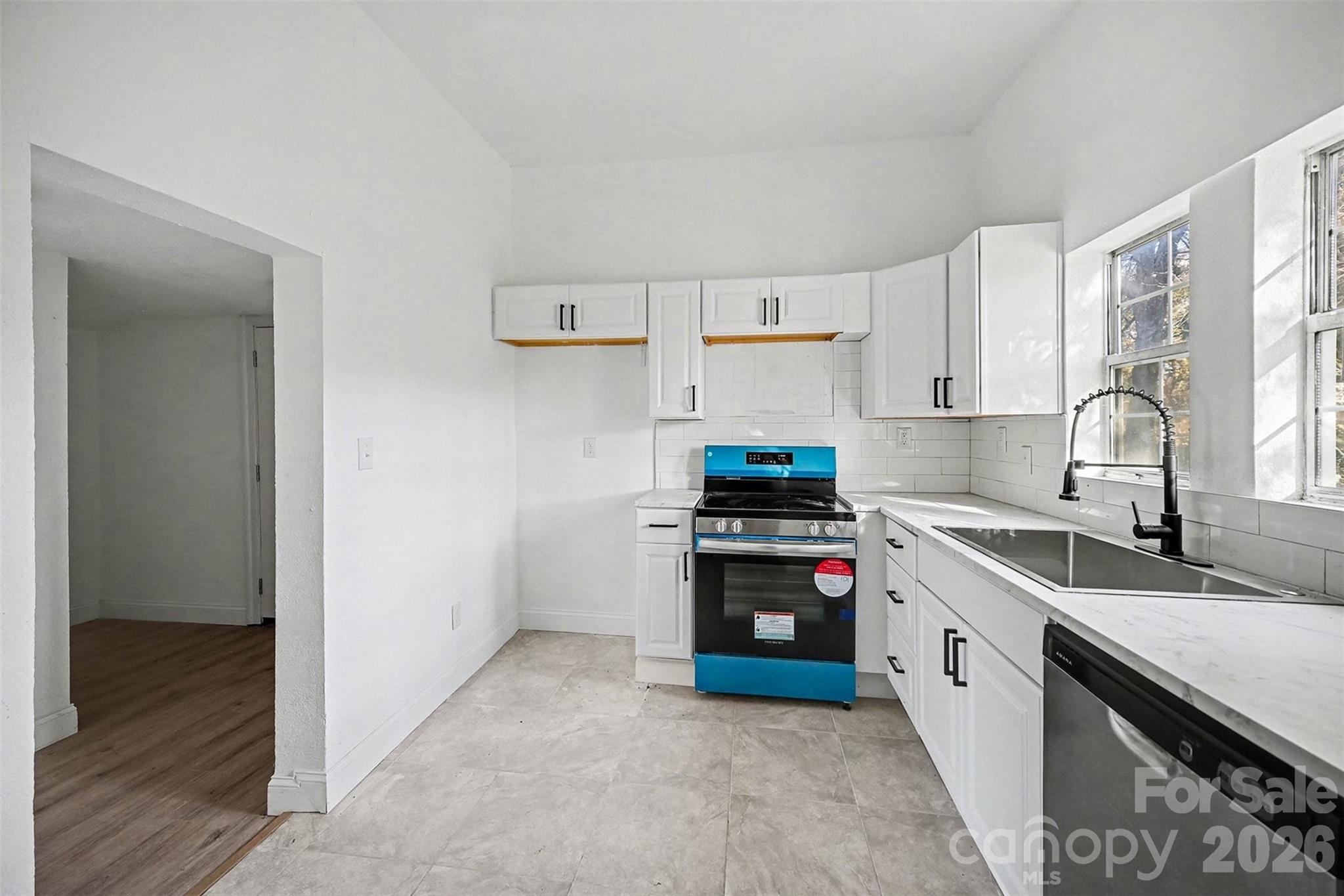 612 E E Street — Newton