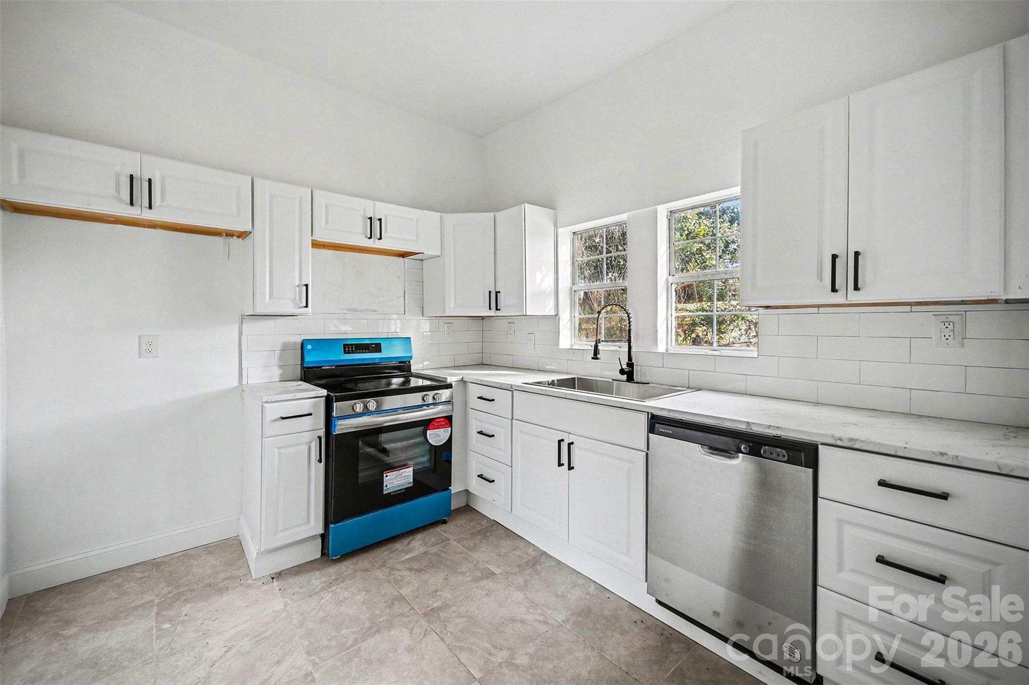 612 E E Street — Newton