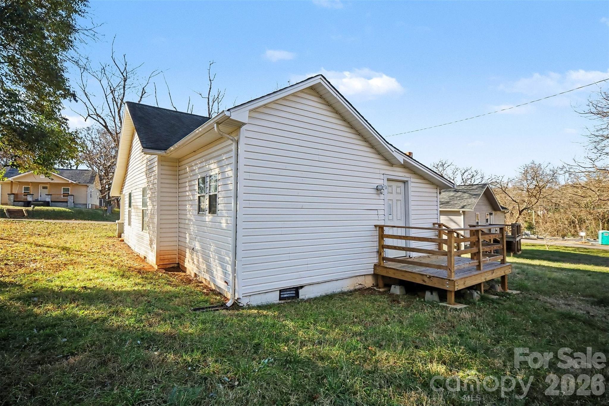 612 E E Street — Newton