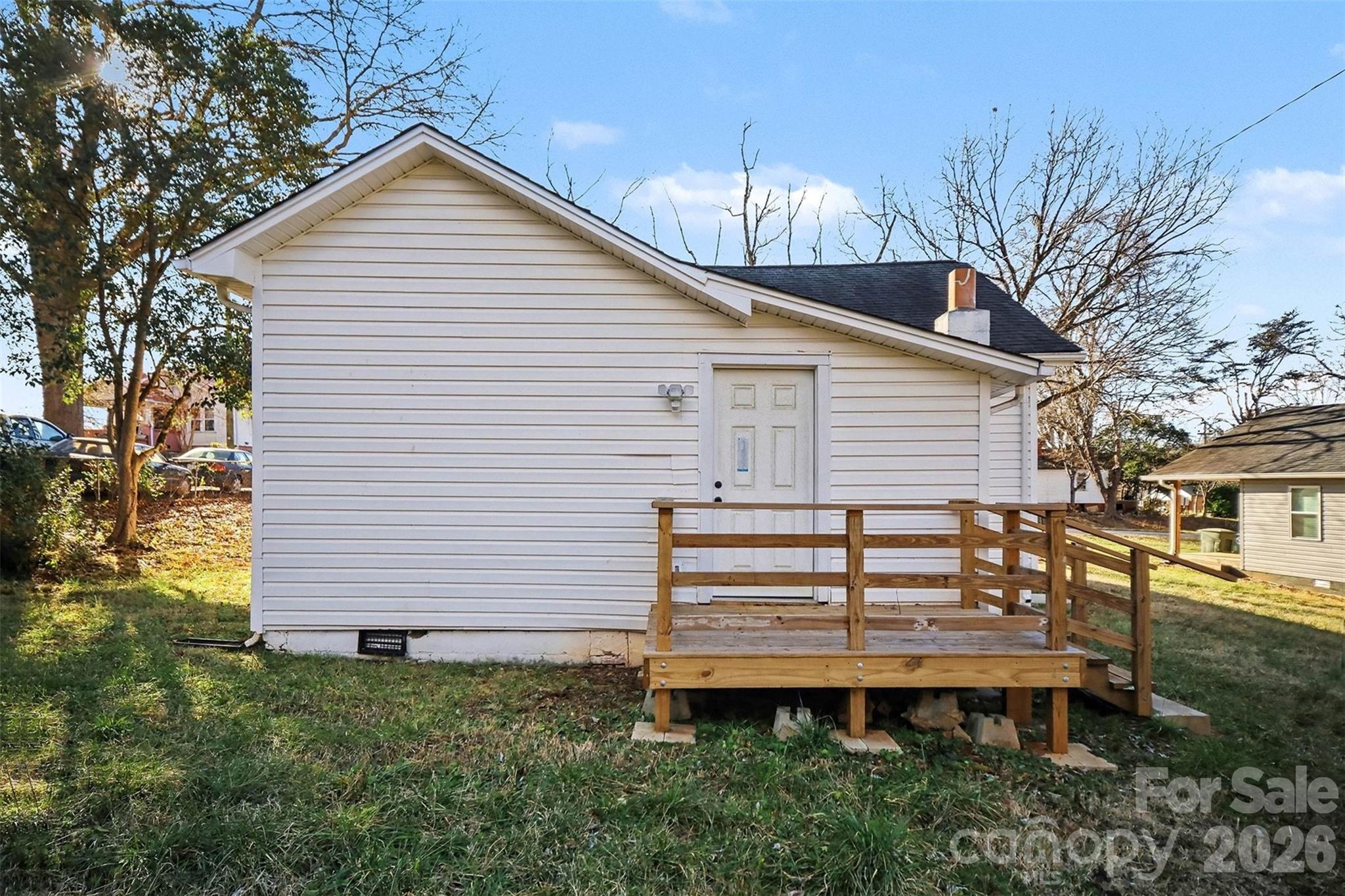 612 E E Street — Newton