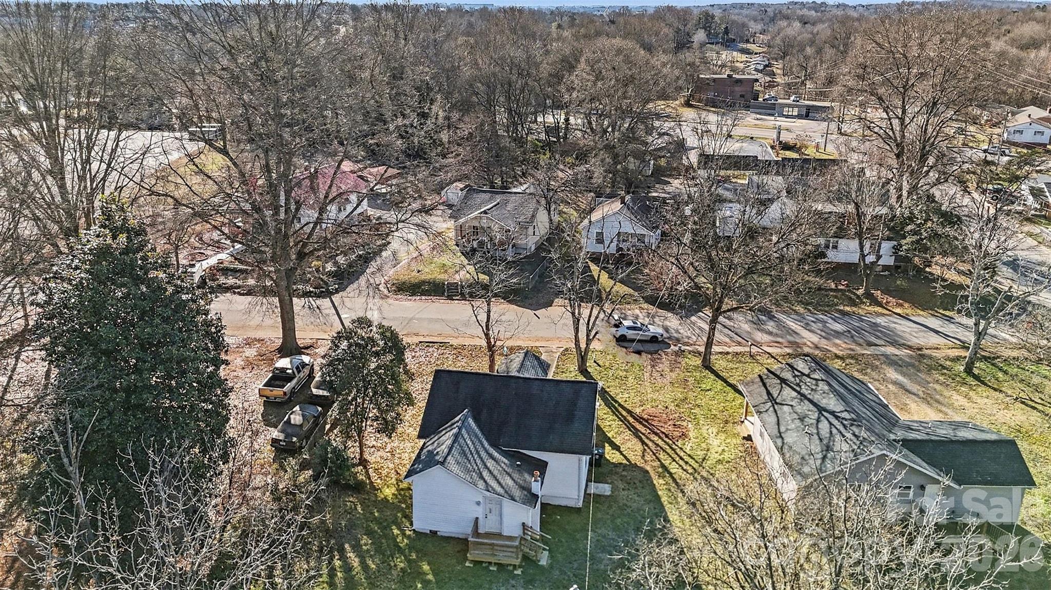 612 E E Street — Newton