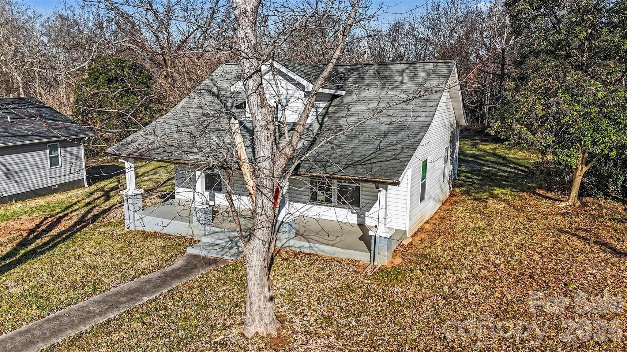 612 E E Street — Newton