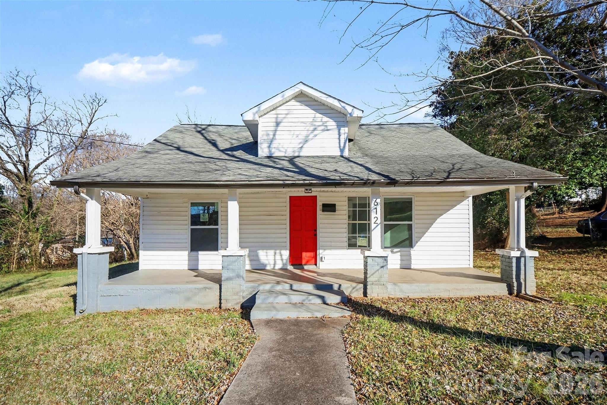 612 E E Street — Newton