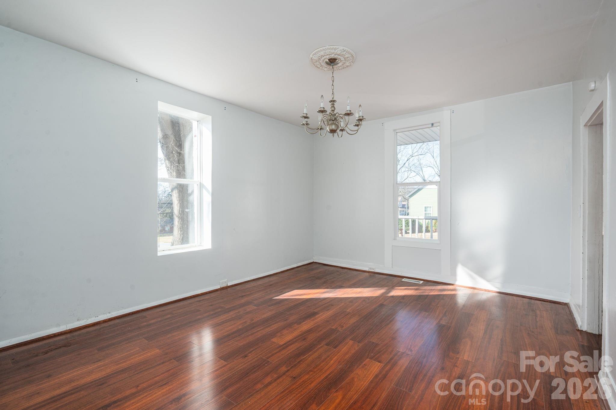 329 W Main Street — Lincolnton