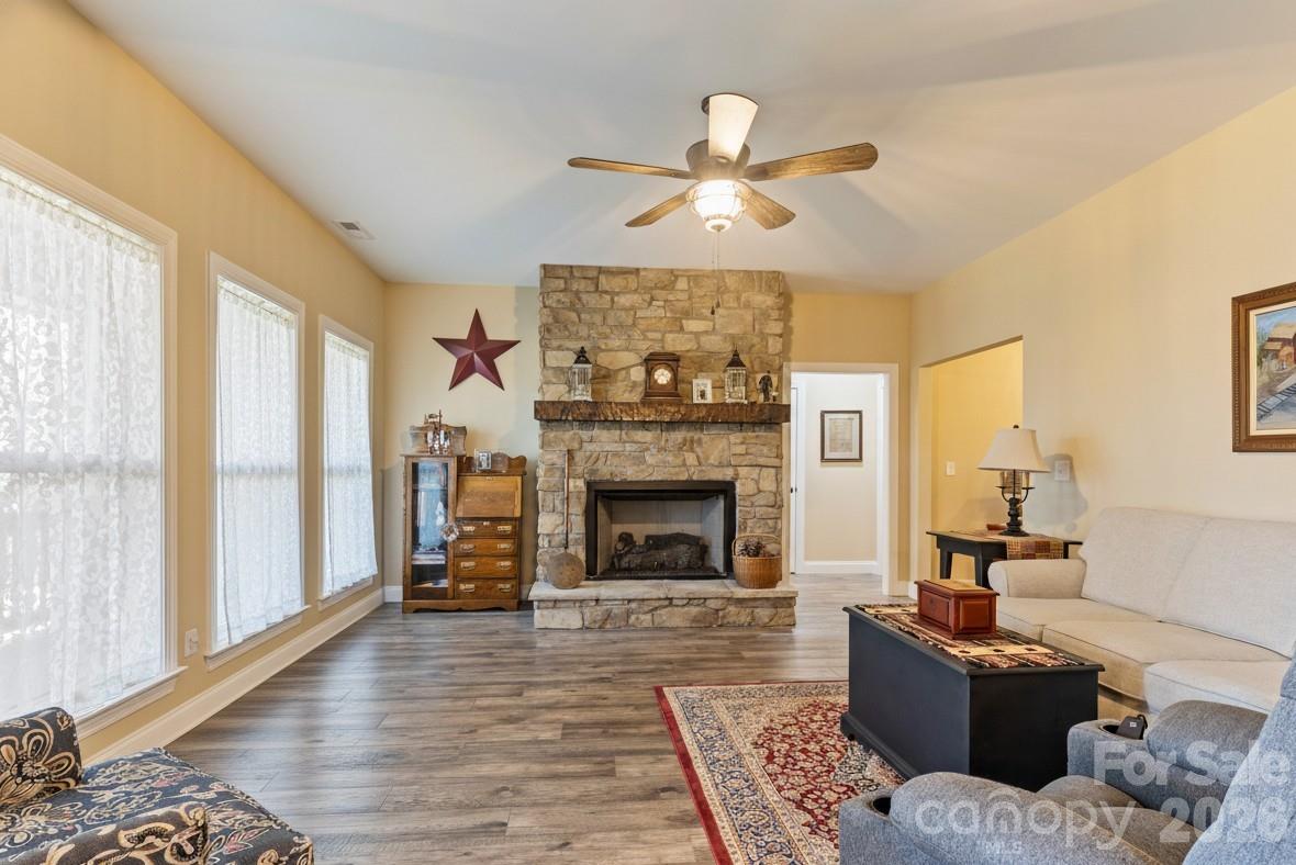 334 Summer Orchard Drive — Hendersonville