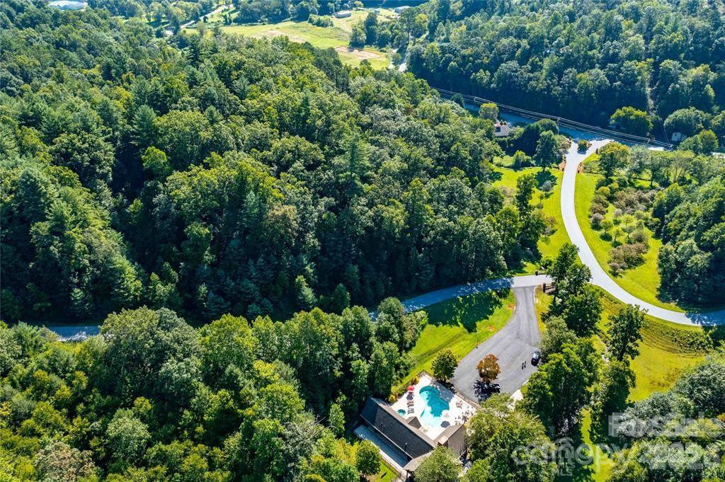 334 Summer Orchard Drive — Hendersonville