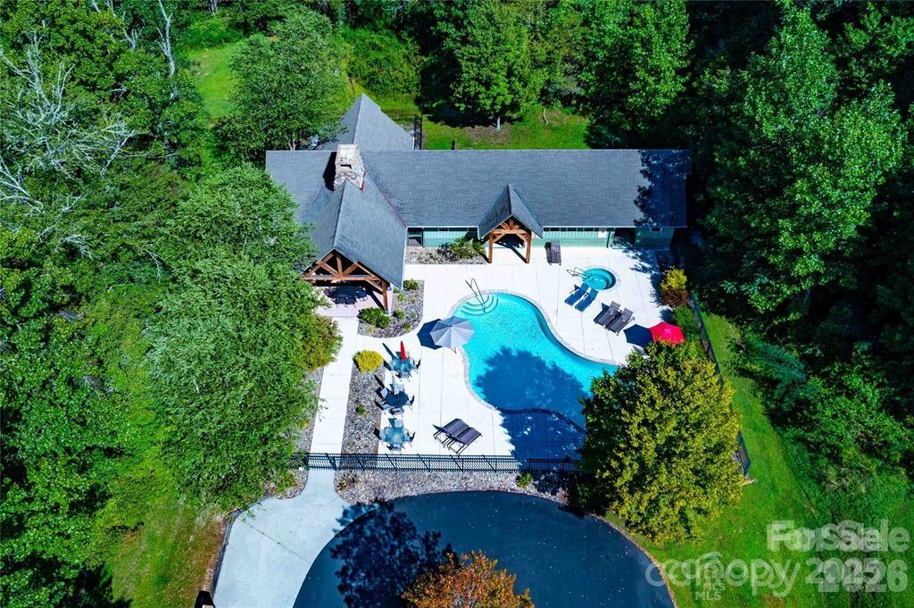 334 Summer Orchard Drive — Hendersonville
