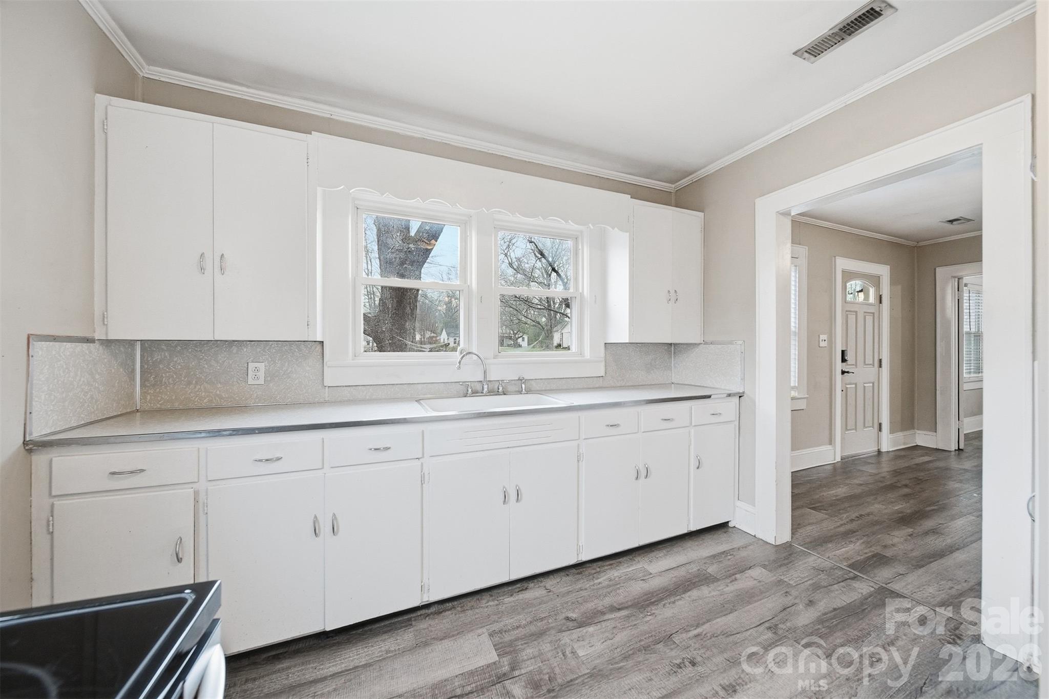 2036 4th Street NE — Hickory