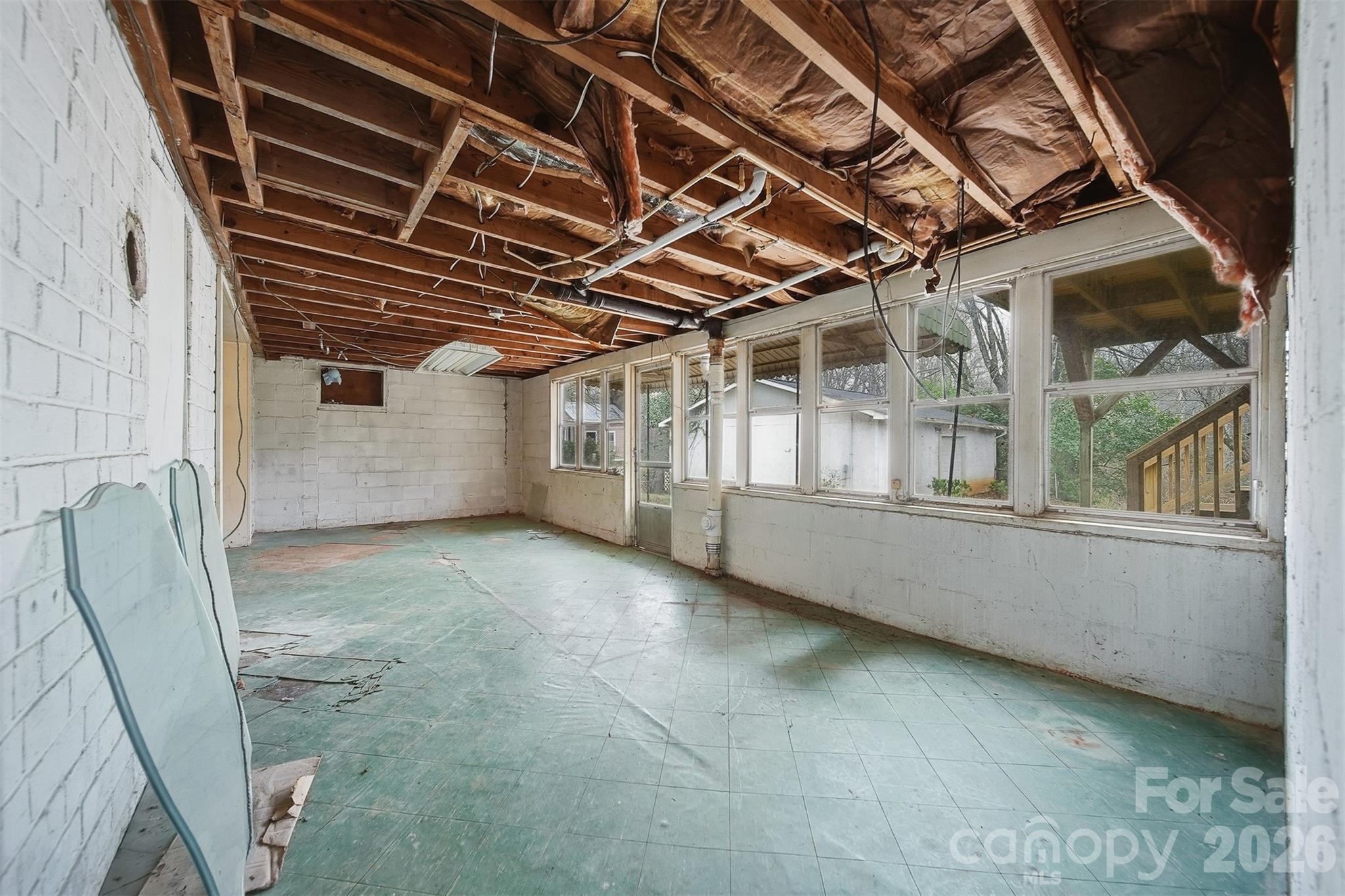 2036 4th Street NE — Hickory