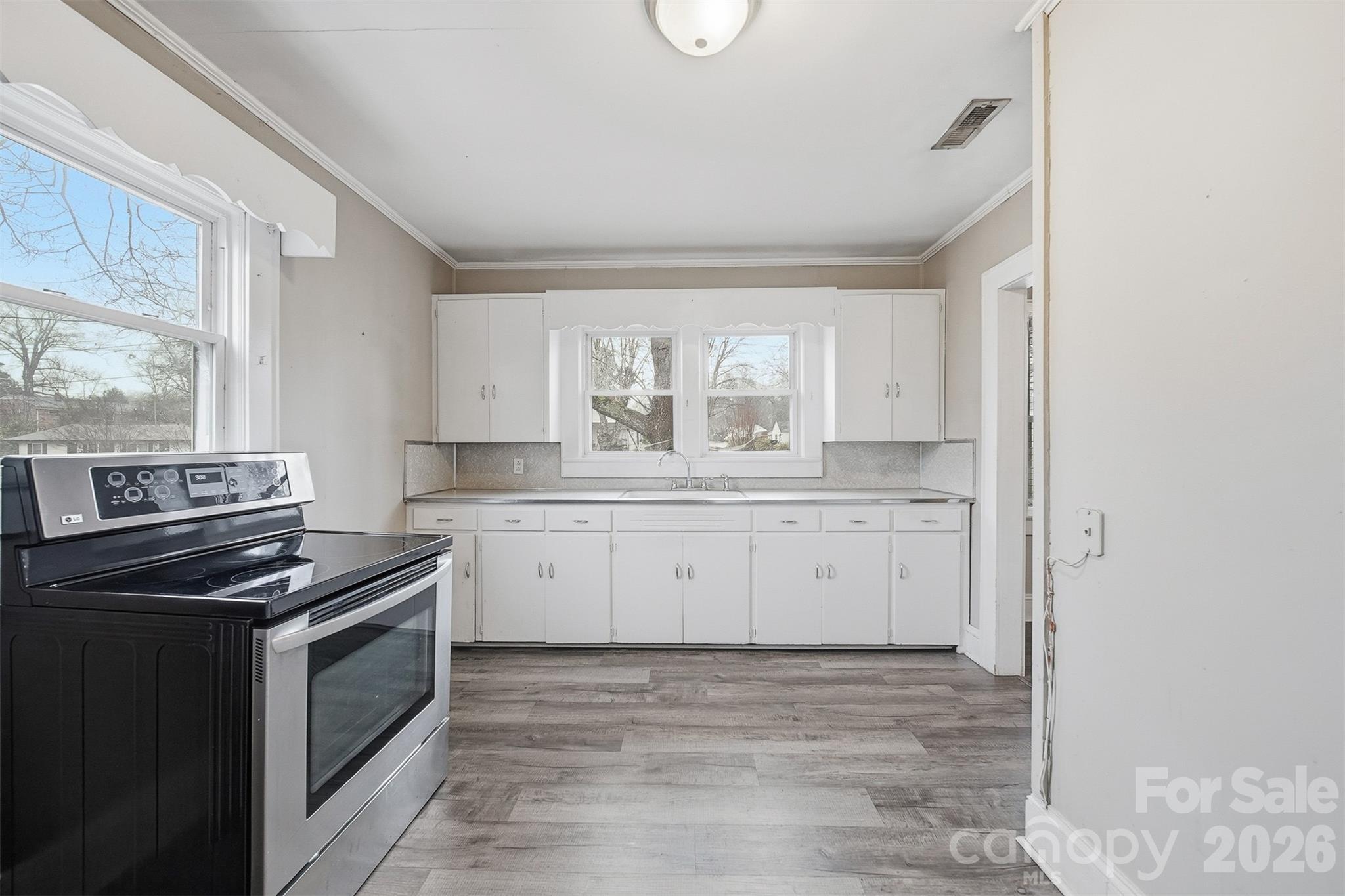 2036 4th Street NE — Hickory
