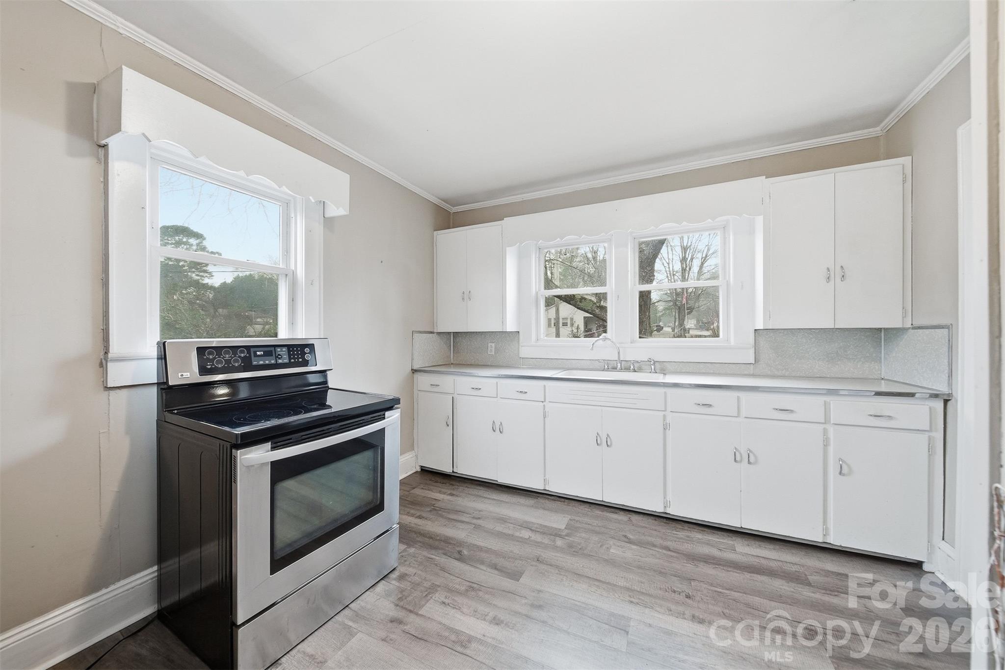 2036 4th Street NE — Hickory