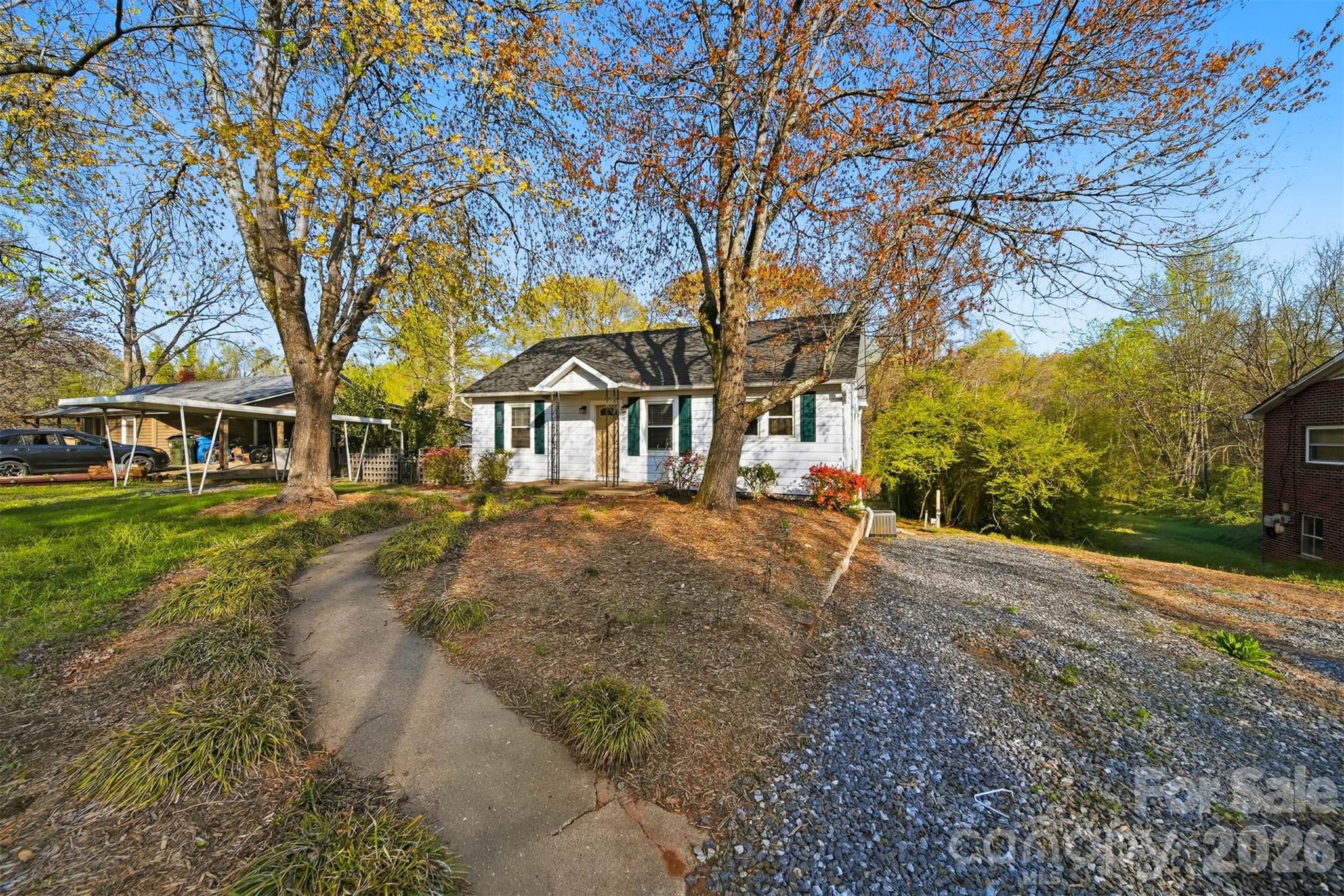 2036 4th Street NE — Hickory