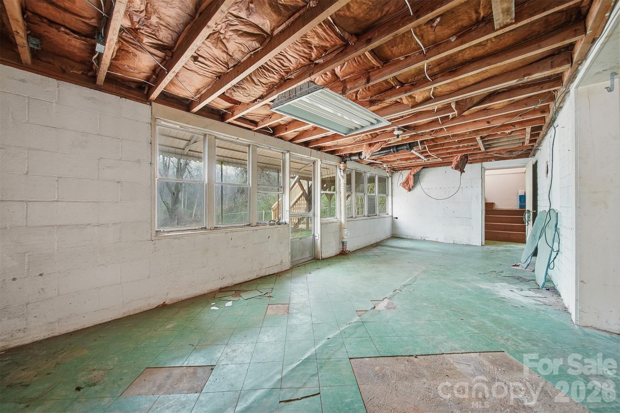 2036 4th Street NE — Hickory