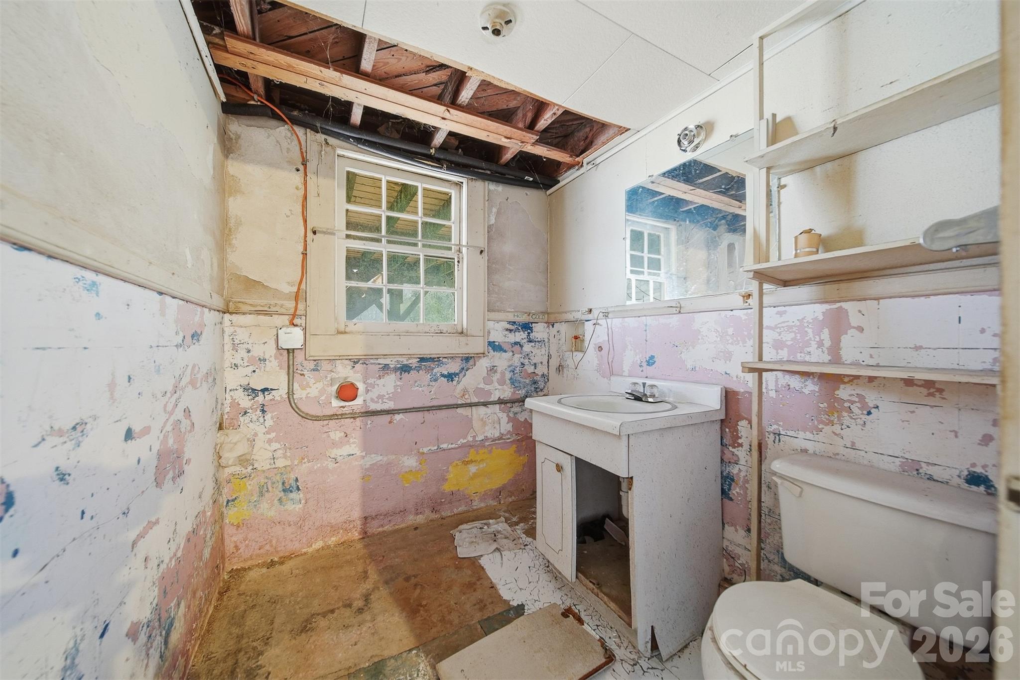 2036 4th Street NE — Hickory