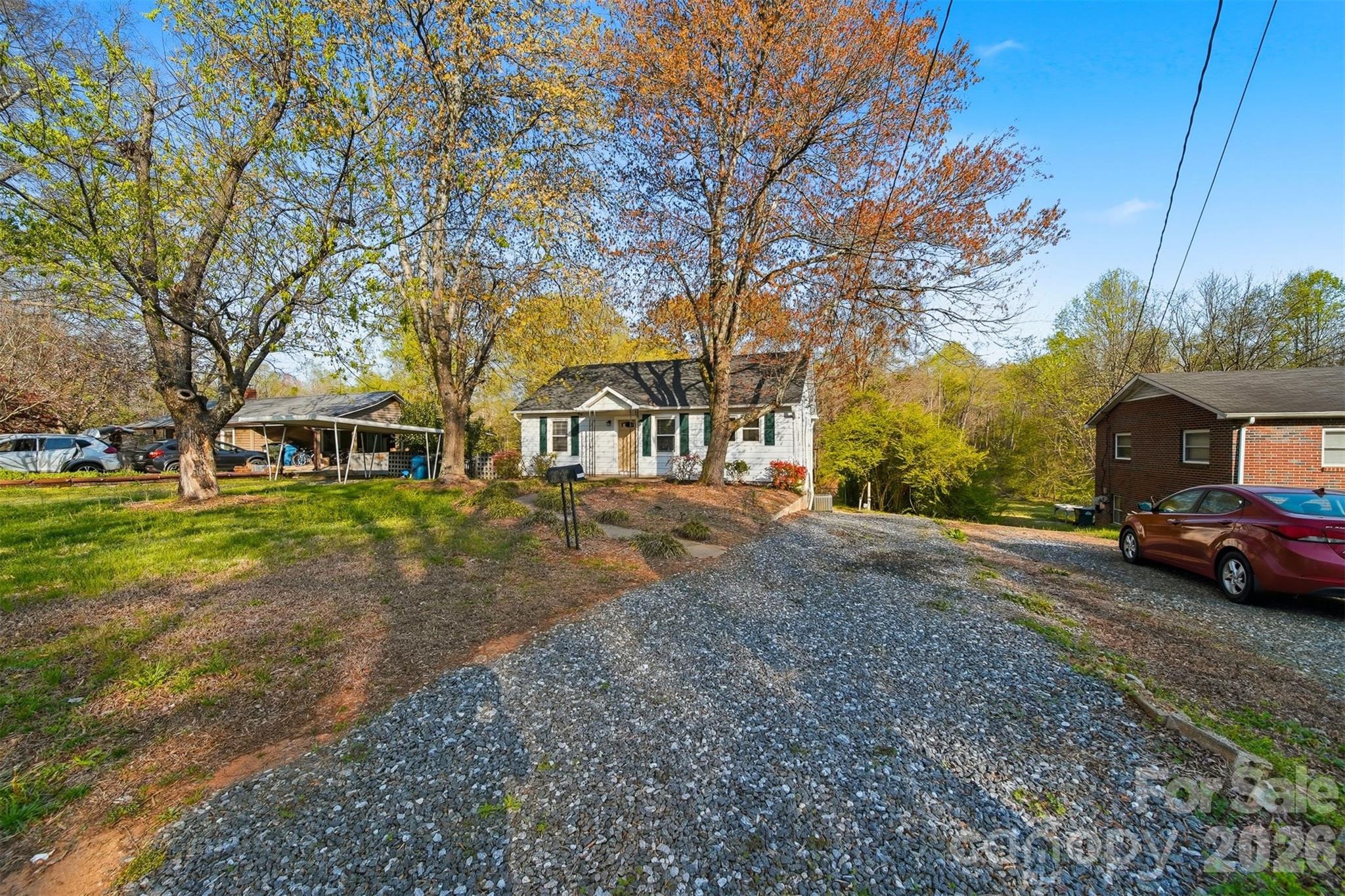 2036 4th Street NE — Hickory