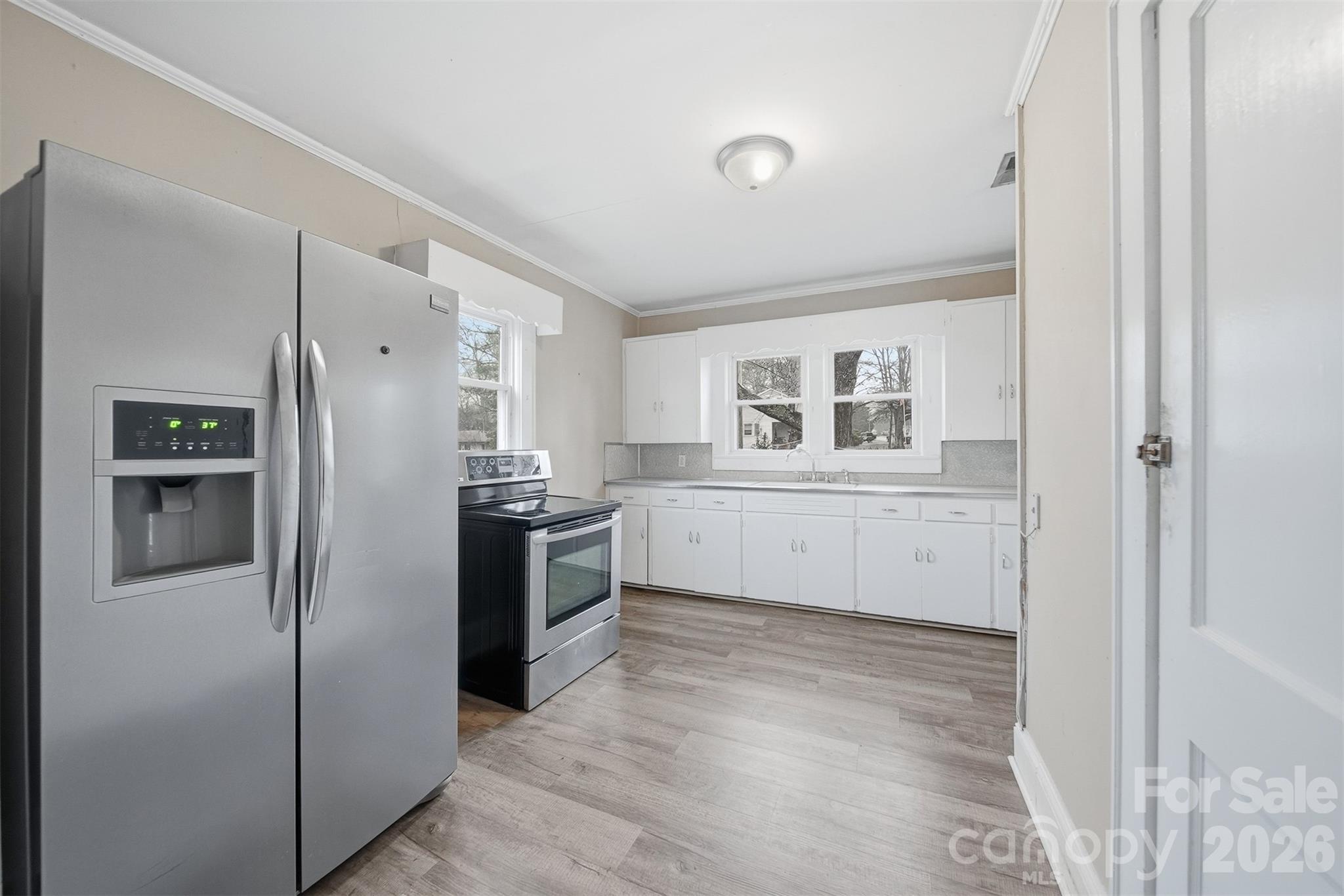 2036 4th Street NE — Hickory