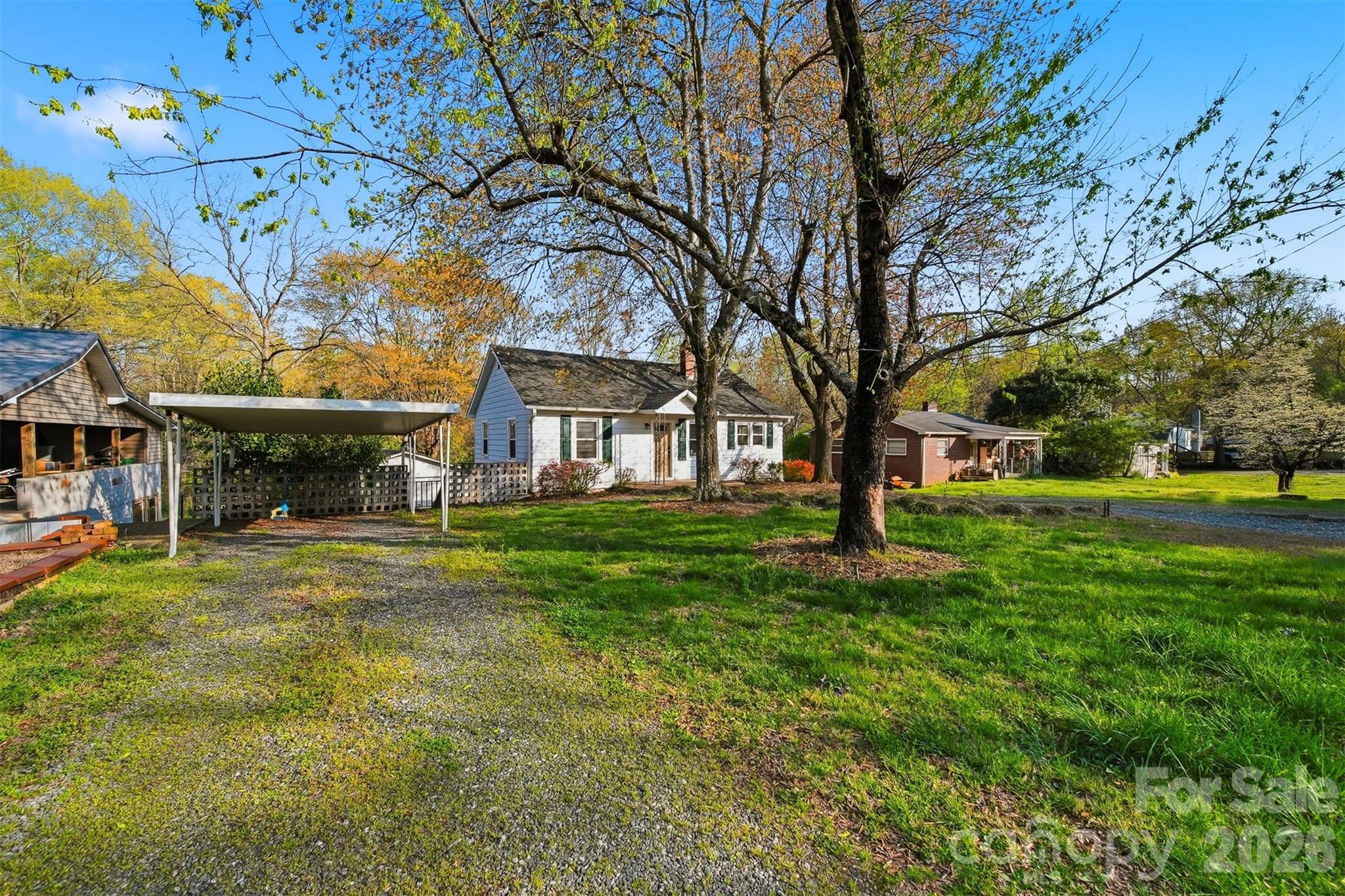 2036 4th Street NE — Hickory