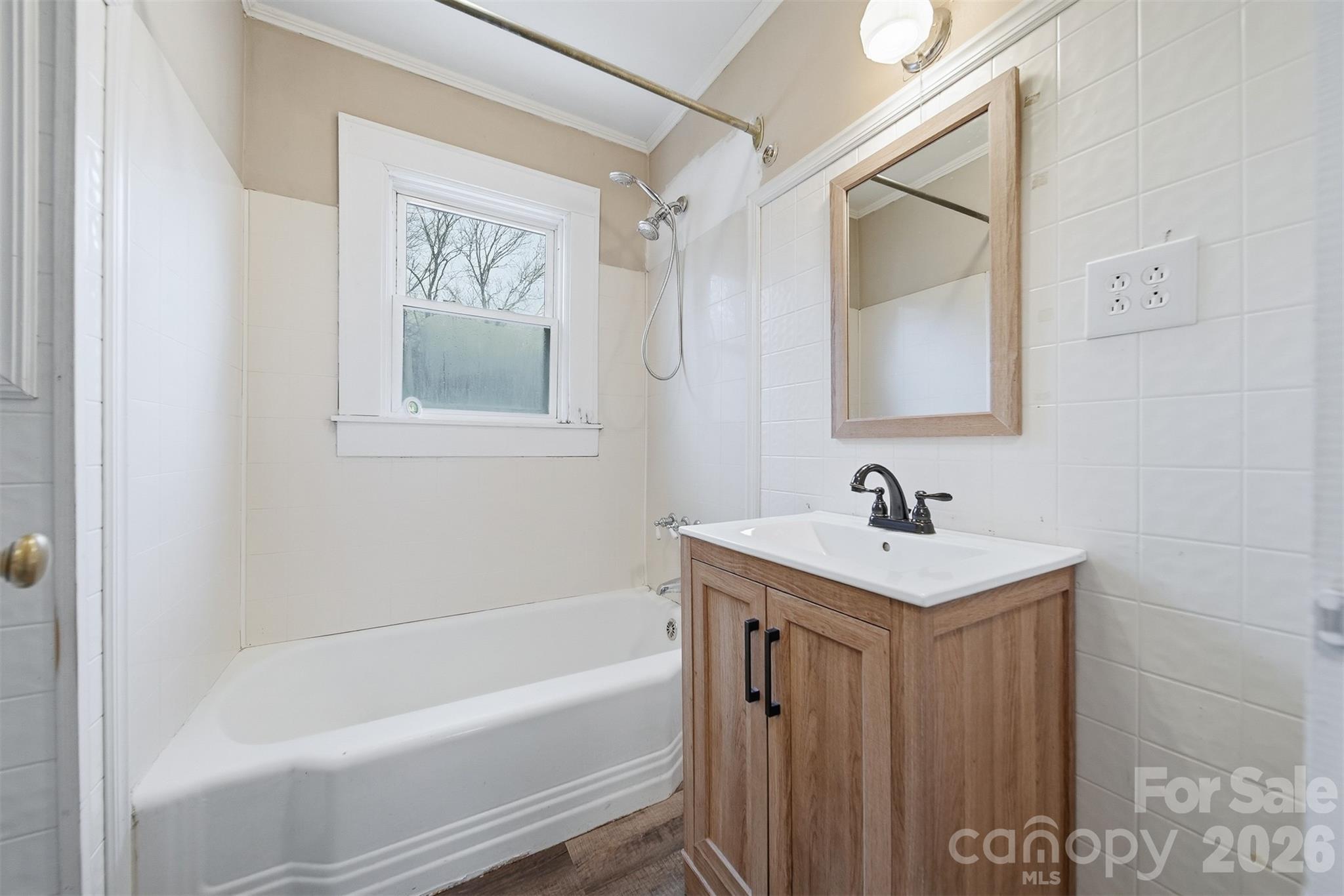 2036 4th Street NE — Hickory