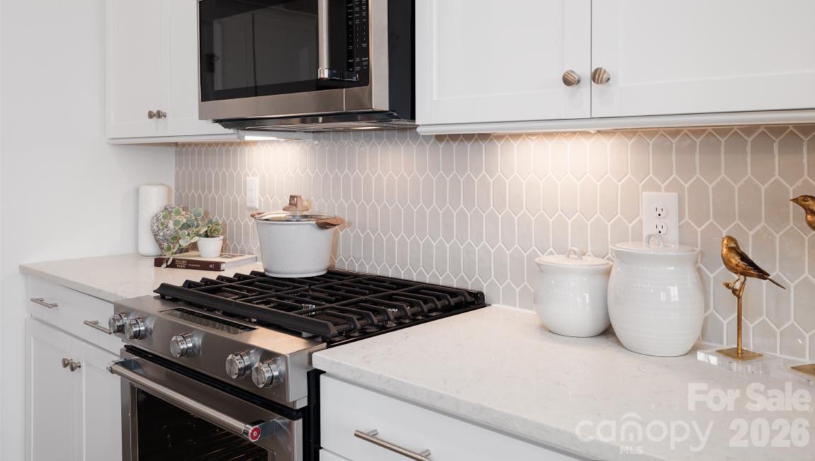 3233 Oberon Street — York