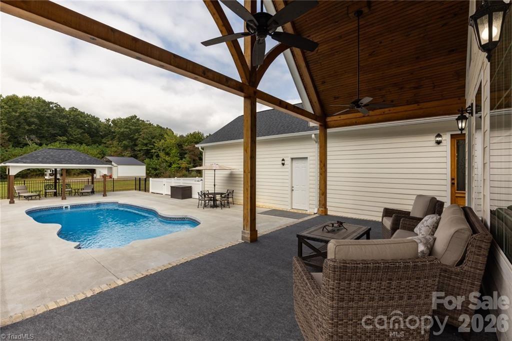 204 Violet Ridge — Lowgap