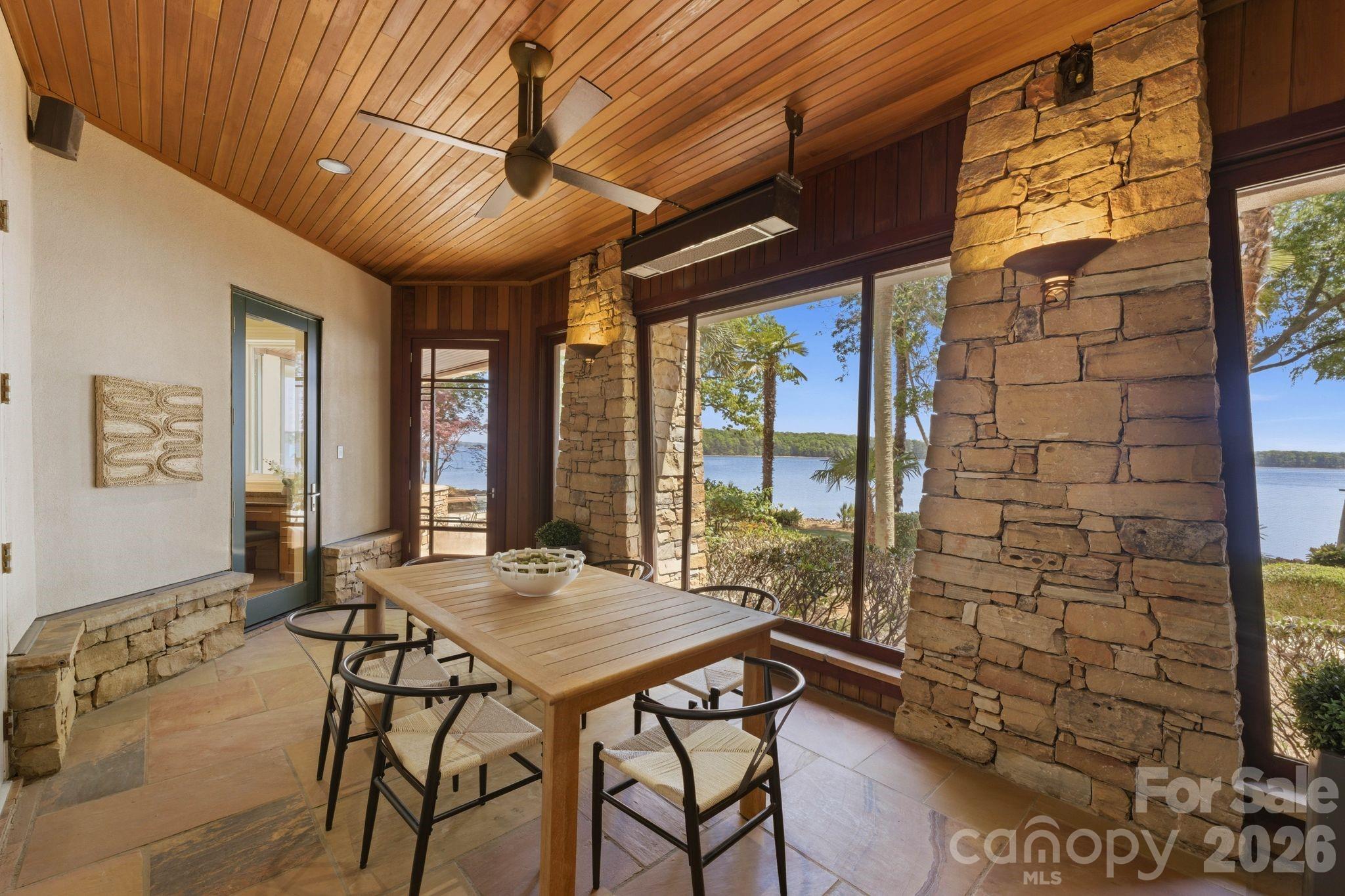 14051 Island Drive — Huntersville