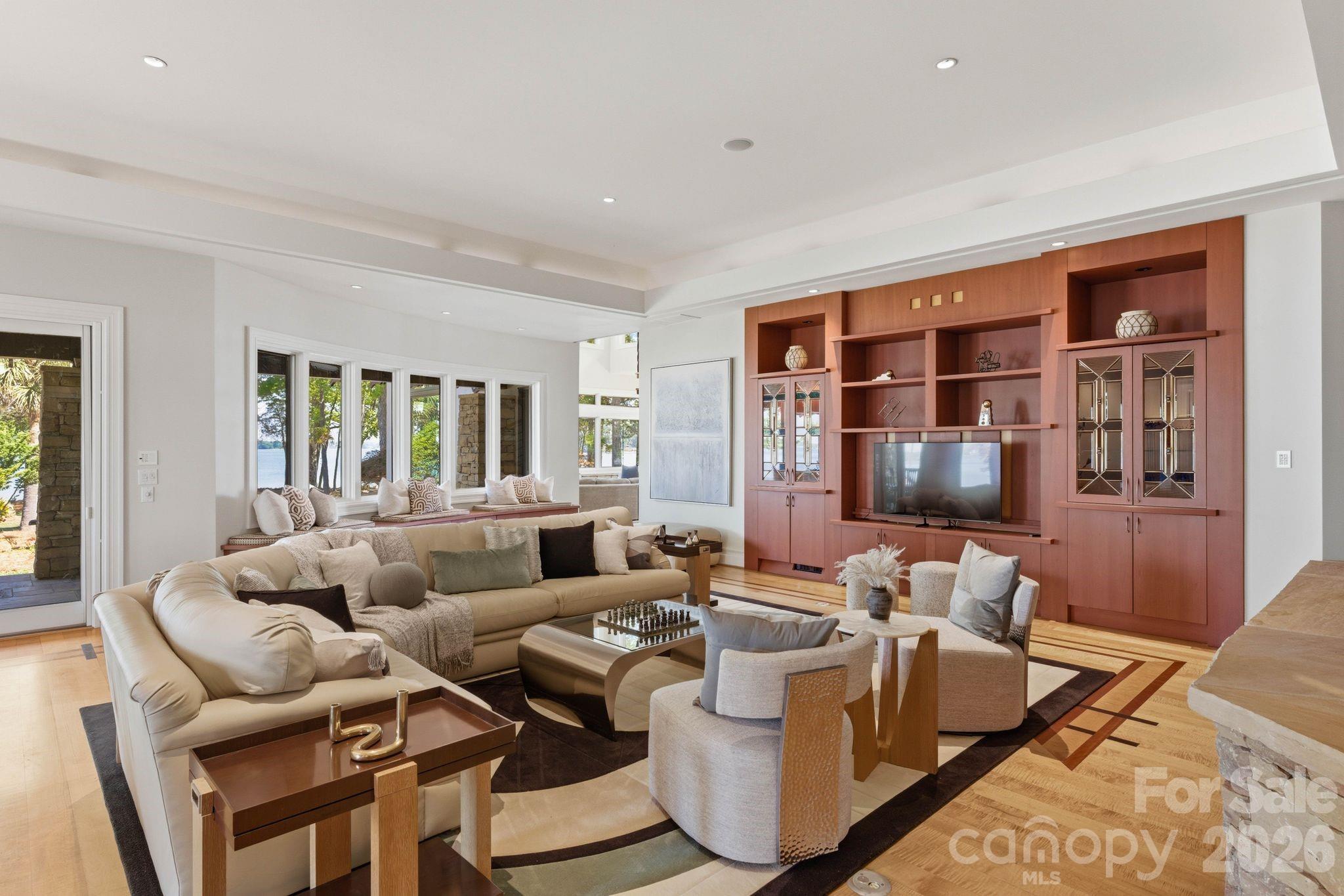 14051 Island Drive — Huntersville