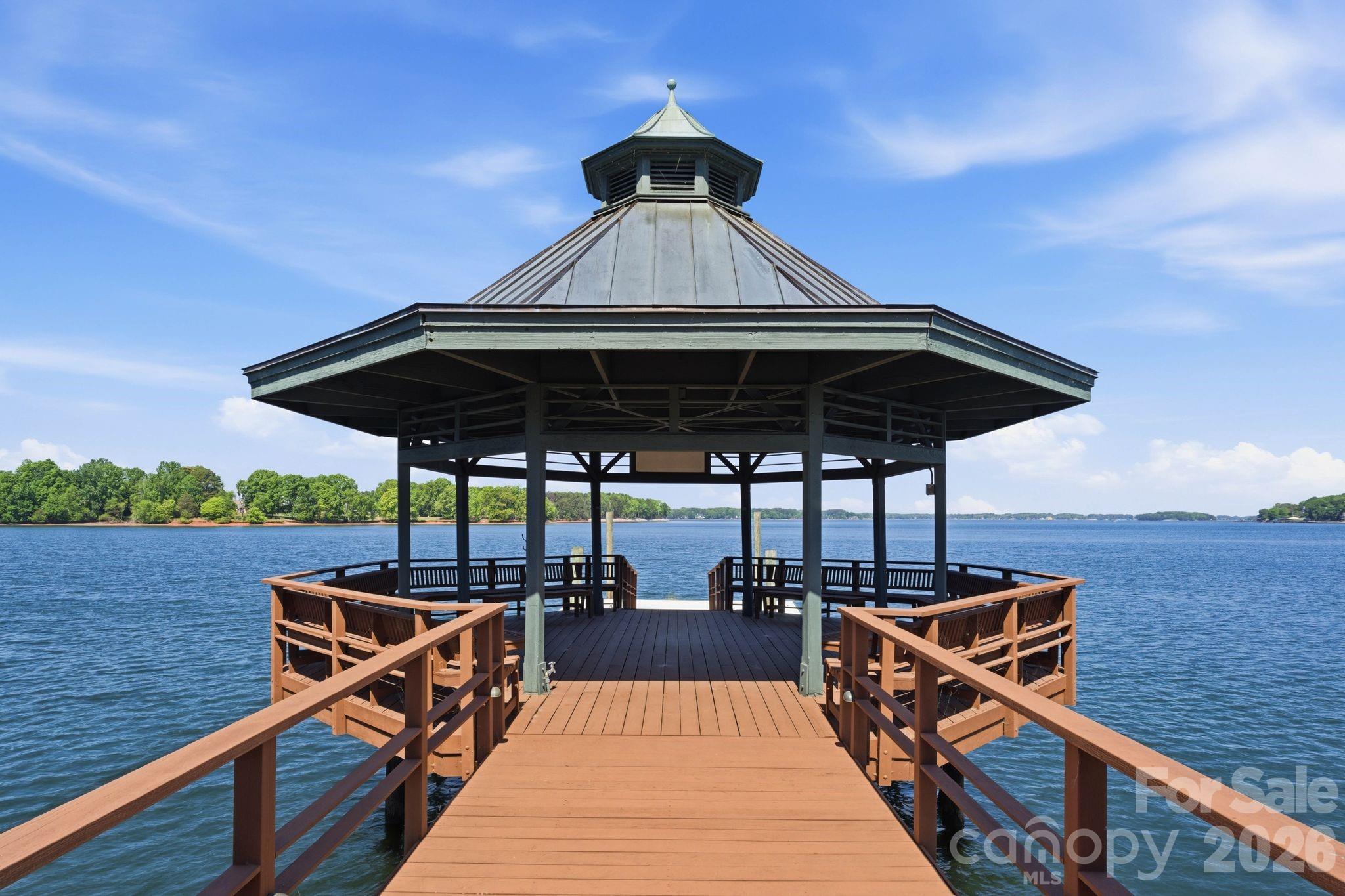 14051 Island Drive — Huntersville