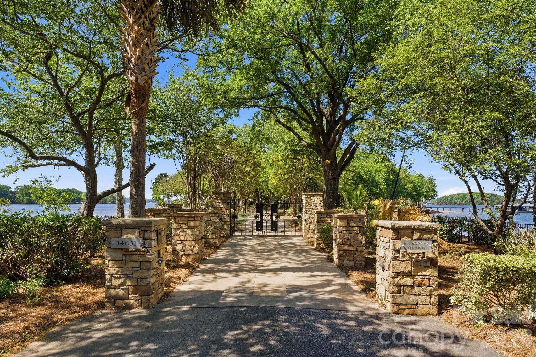 14051 Island Drive — Huntersville