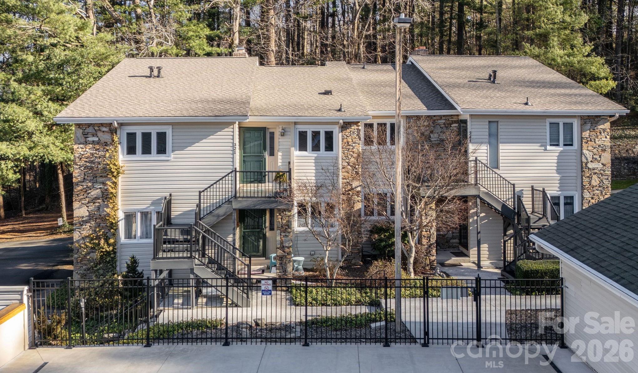 321 Britton Creek Drive — Hendersonville