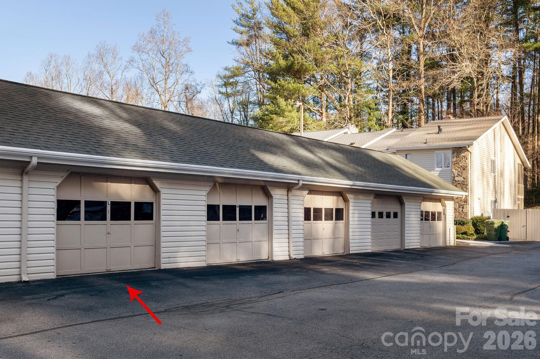 321 Britton Creek Drive — Hendersonville