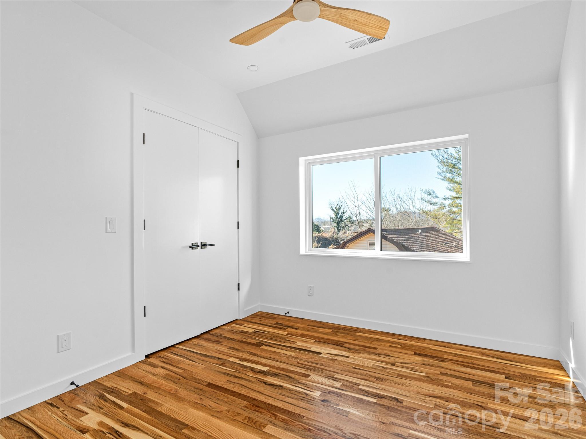 171 Houston Place — Asheville