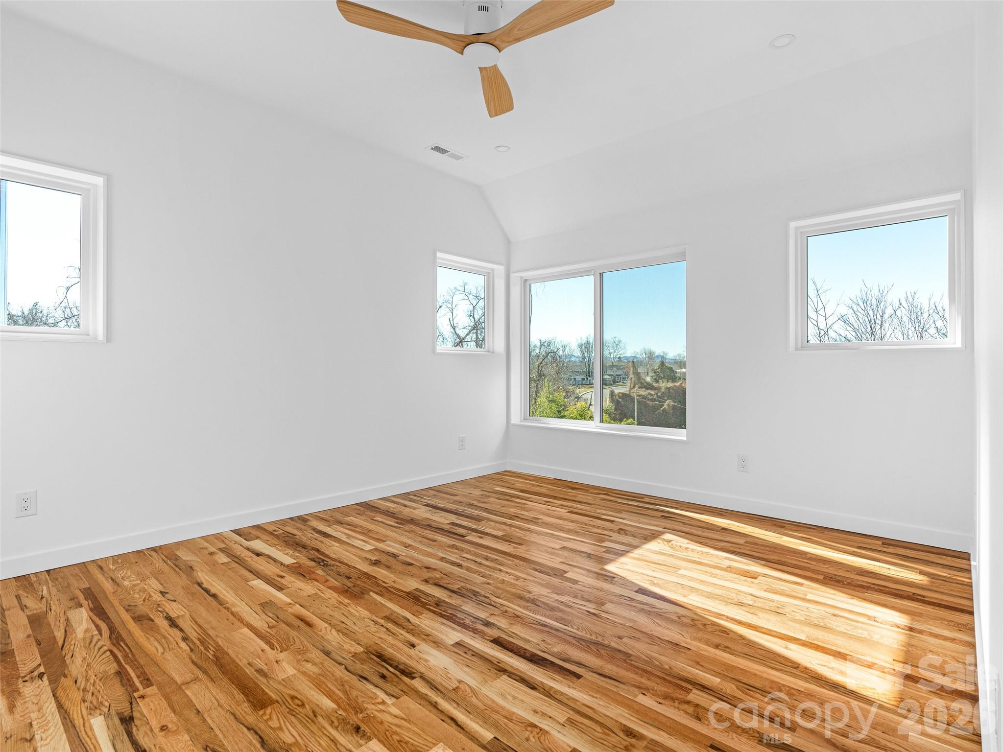 171 Houston Place — Asheville