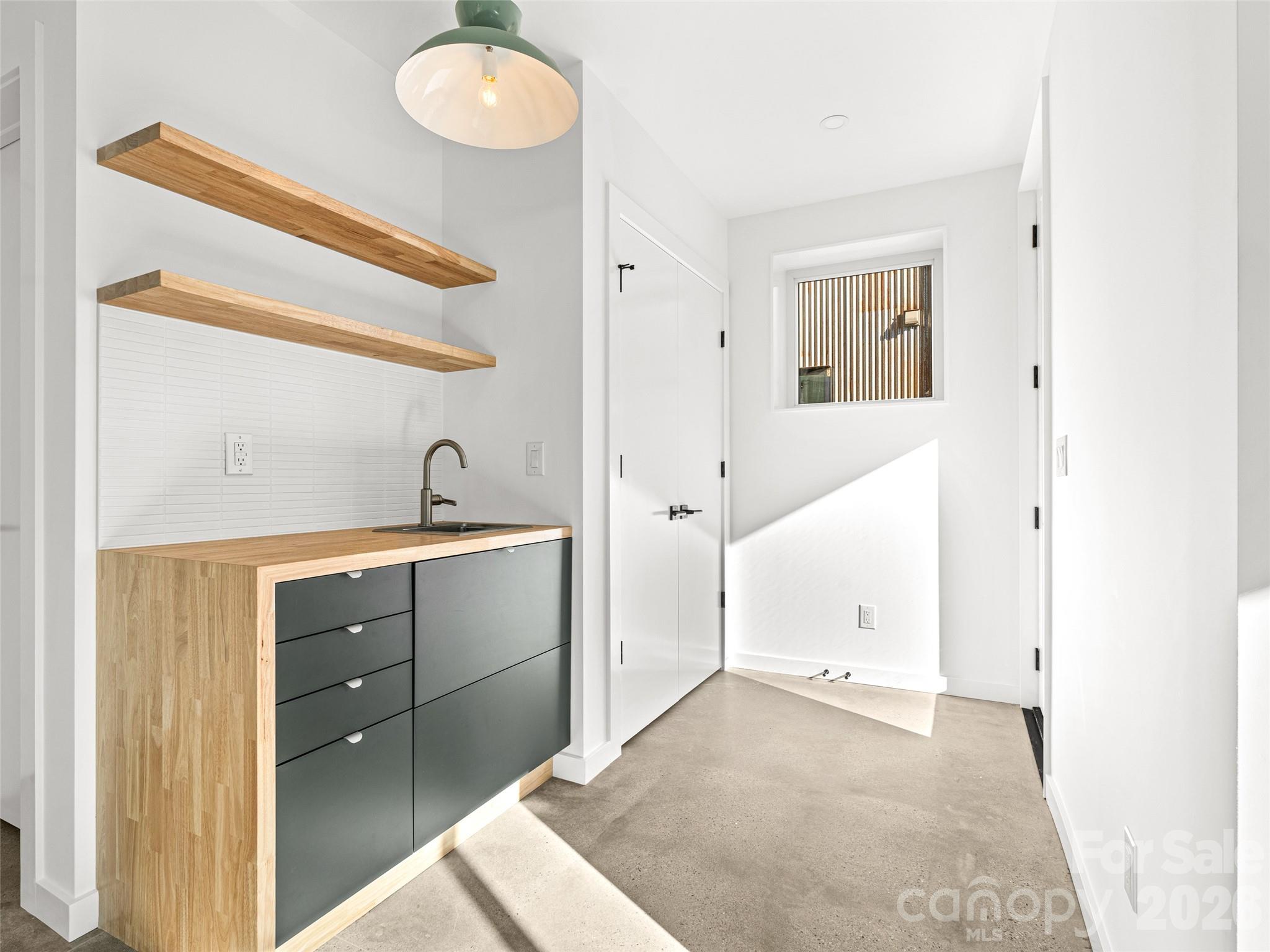 171 Houston Place — Asheville