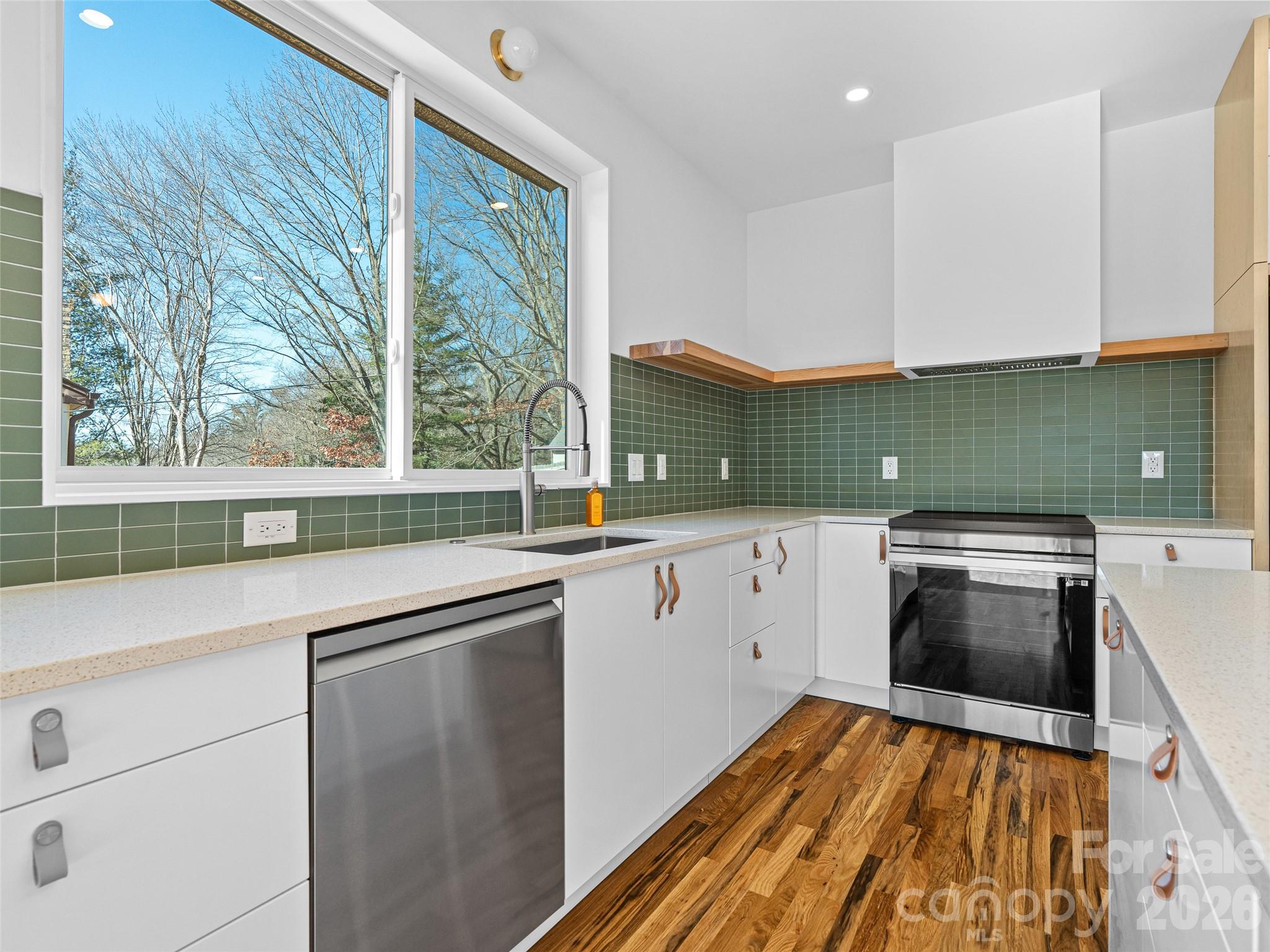 171 Houston Place — Asheville